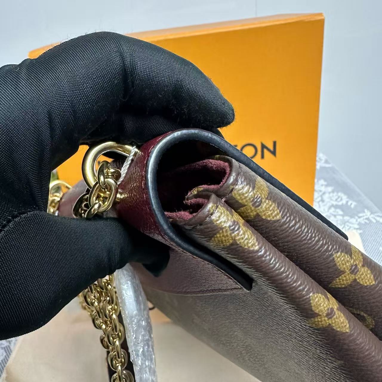 Louis Vuitton - Pochette Métis Chain - Monogram coated canvas with grained leather trim - Monogram Brown with Burgundy Flap - (Small)