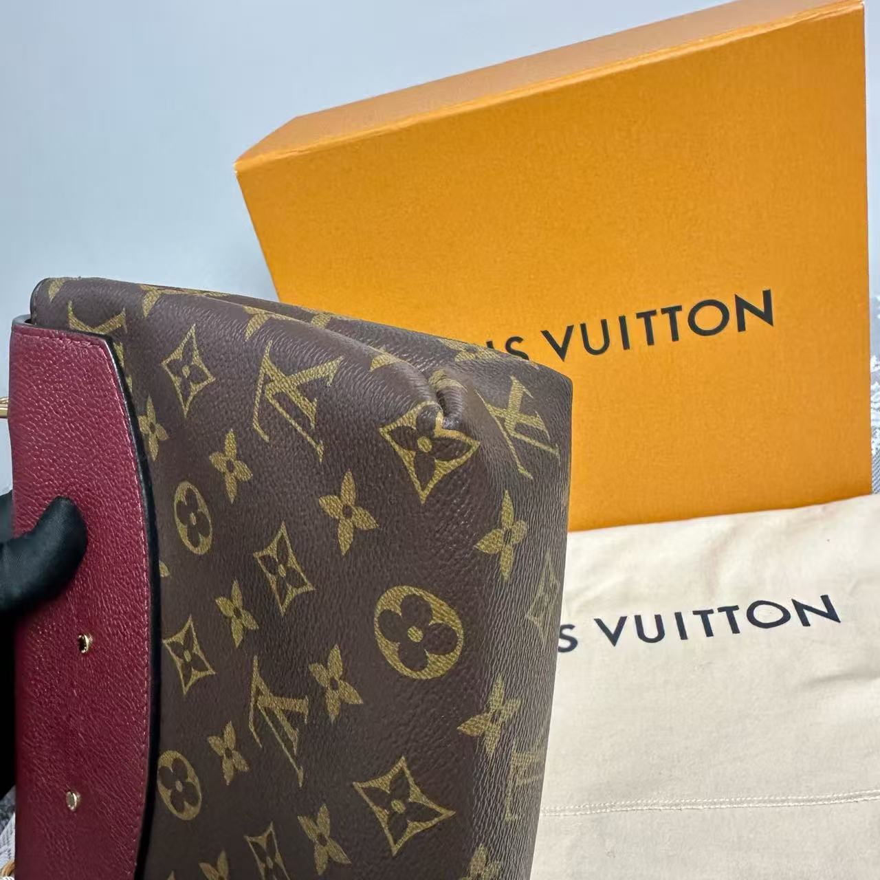 Louis Vuitton - Pochette Métis Chain - Monogram coated canvas with grained leather trim - Monogram Brown with Burgundy Flap - (Small)