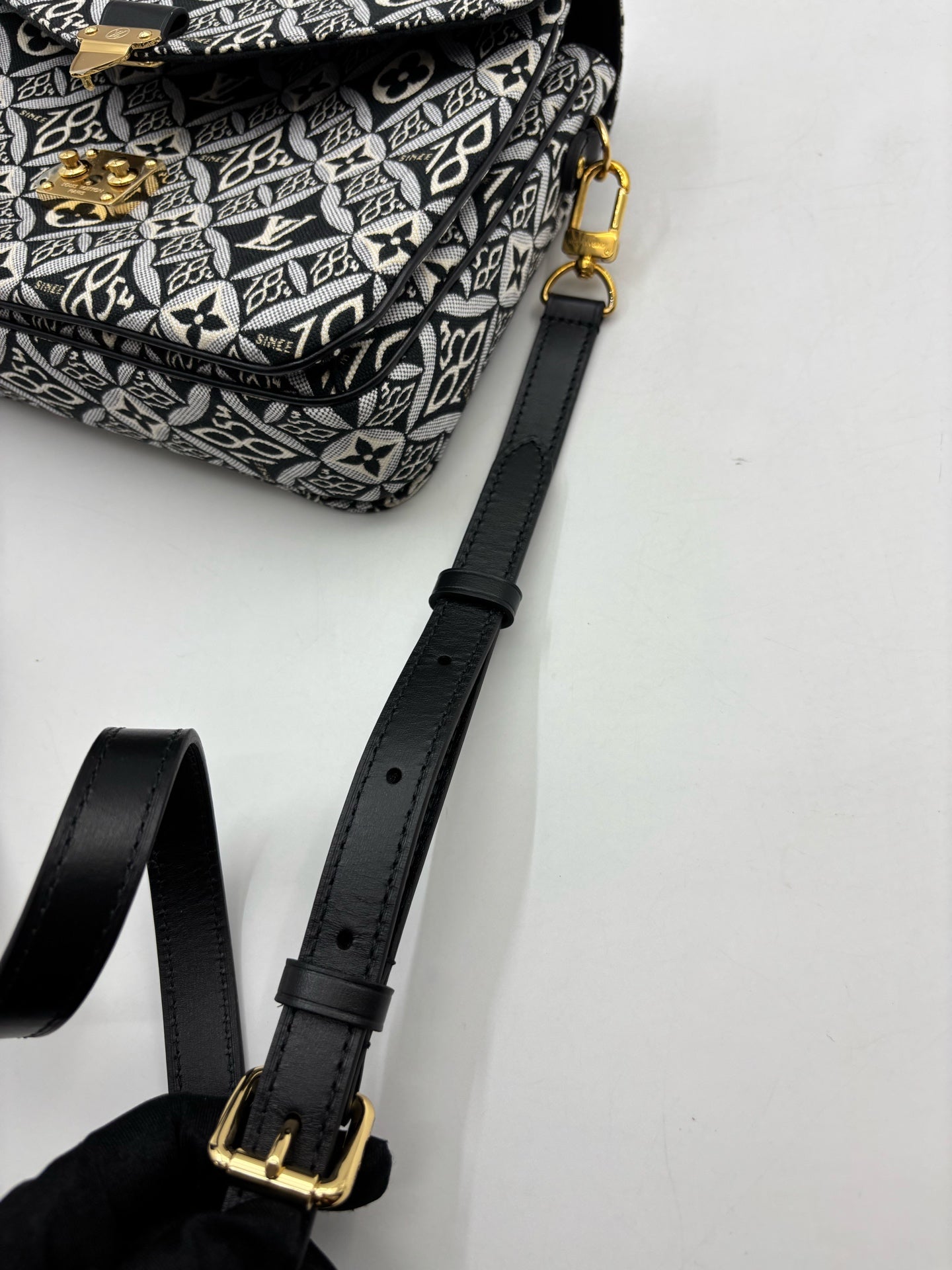 Louis Vuitton - Pochette Metis - Cloth - Black - (medium)