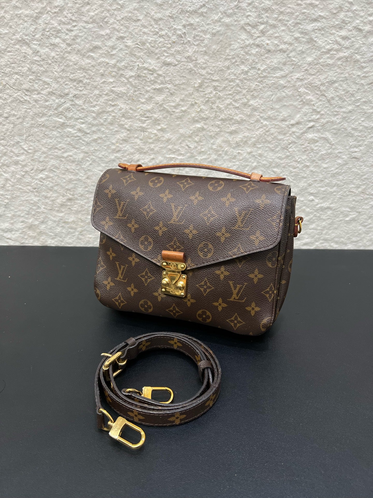 Louis Vuitton - Pochette Metis - Cloth - Brown - (medium)