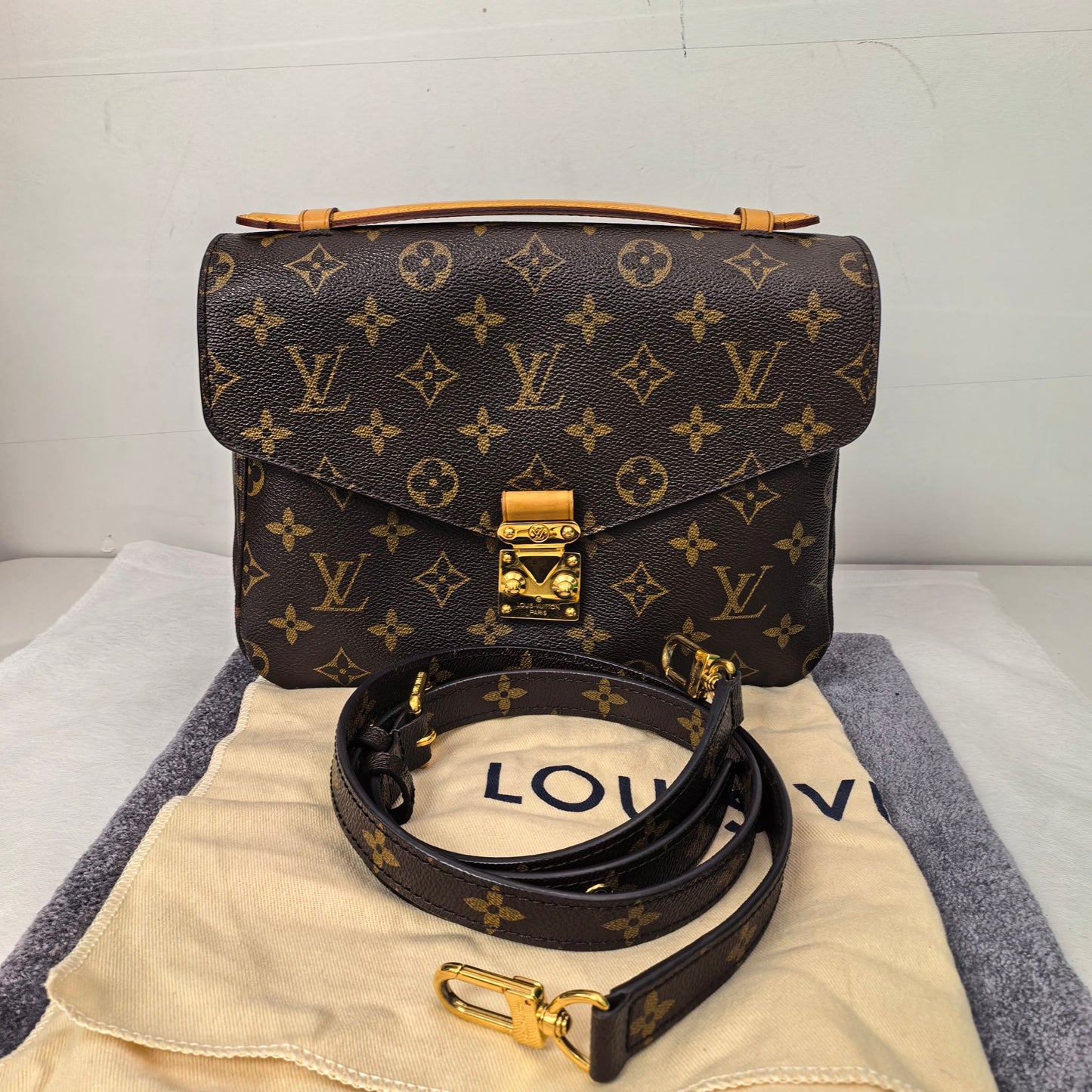Louis Vuitton - Pochette Metis - Cloth - Brown - (medium)
