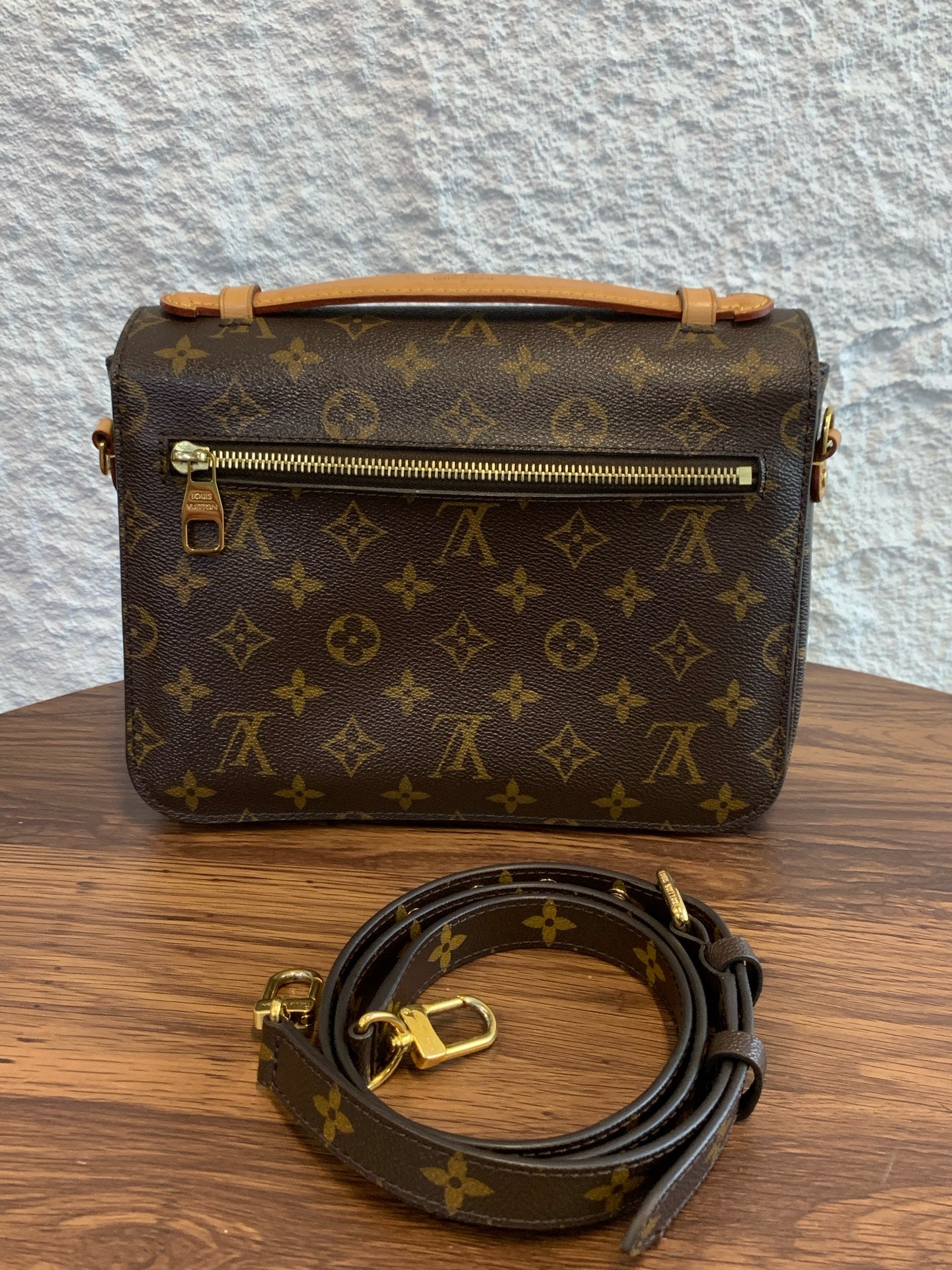 Louis Vuitton - Pochette Metis - Cloth - Brown - (medium)