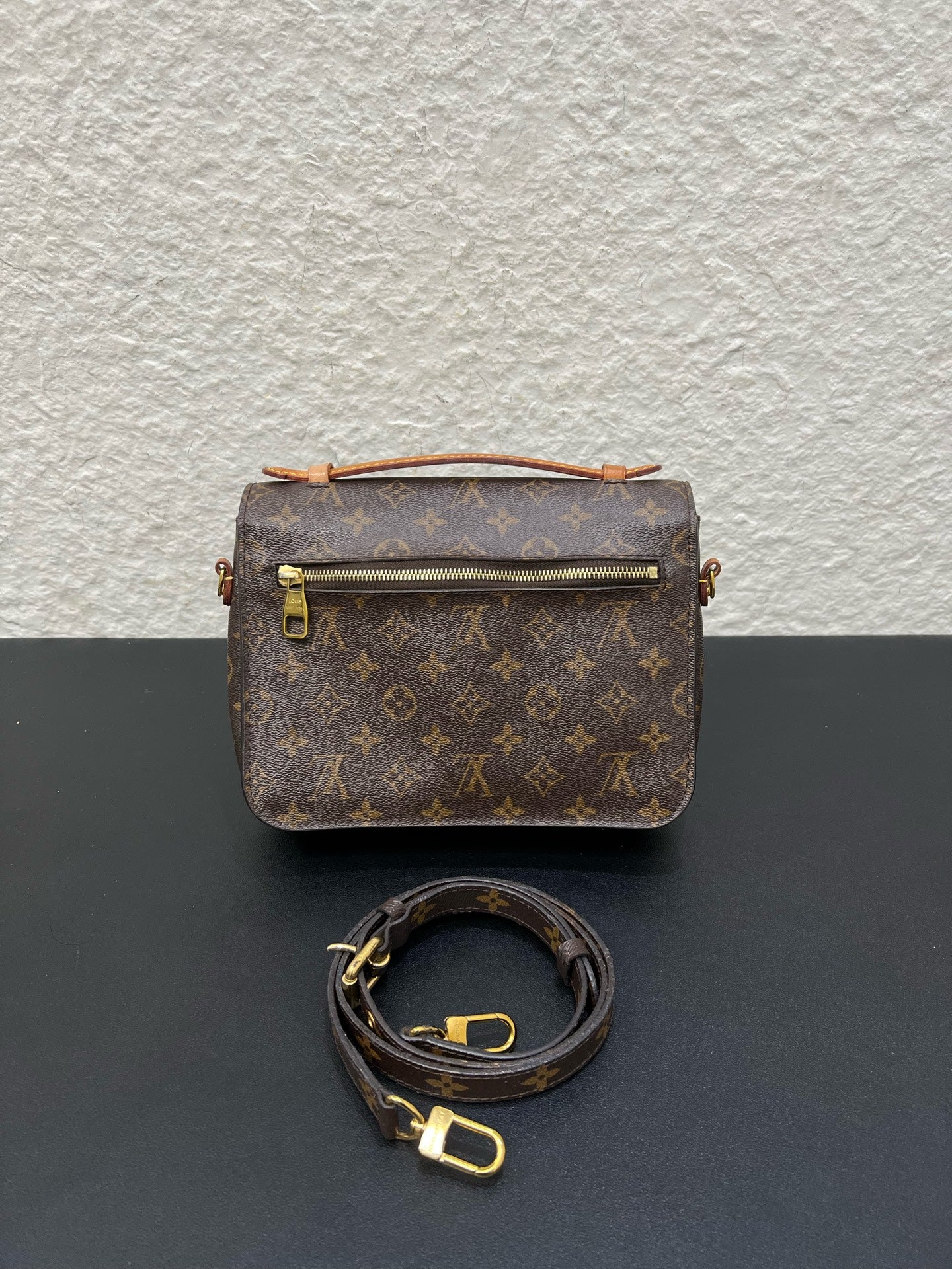 Louis Vuitton - Pochette Metis - Cloth - Brown - (medium)