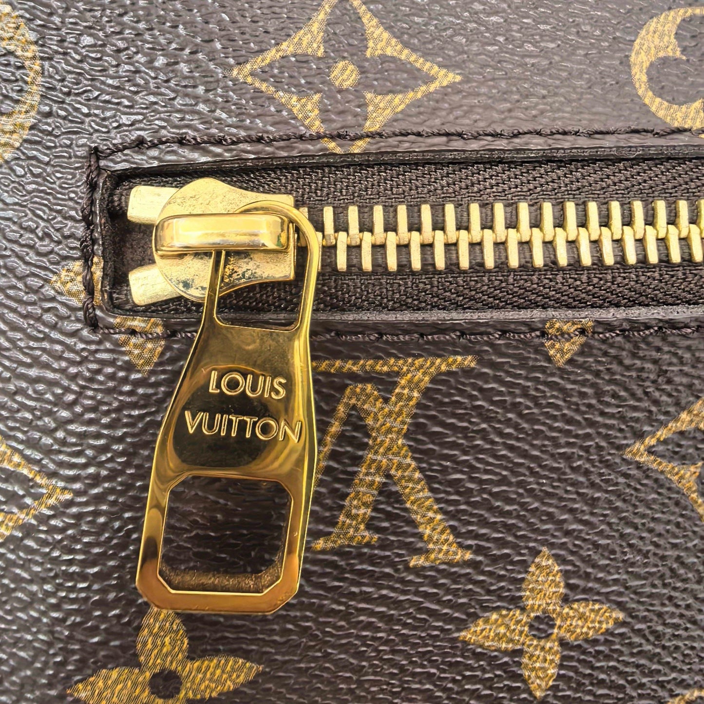 Louis Vuitton - Pochette Metis - Cloth - Brown - (medium)