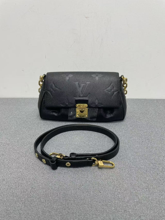 Louis Vuitton - Pochette Métis - Grained leather - Black - (small)