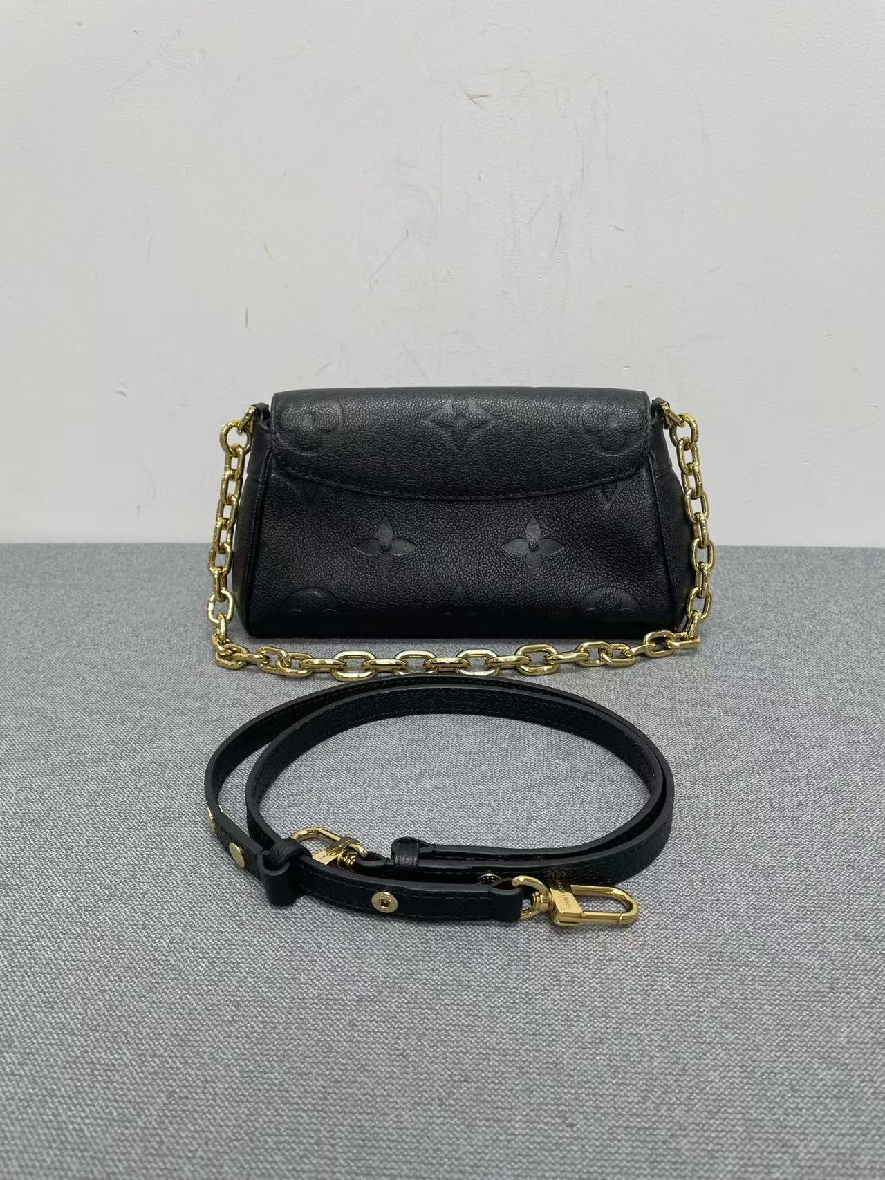 Louis Vuitton - Pochette Métis - Grained leather - Black - (small)