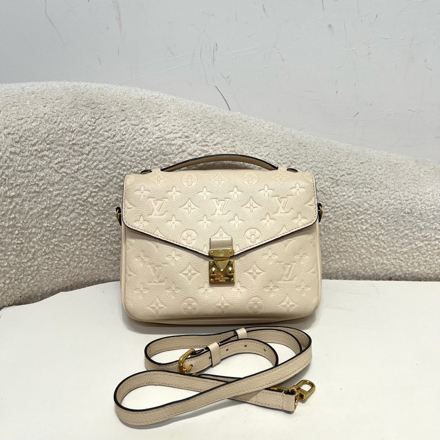 Louis Vuitton - Pochette Metis - Leather - Beige - (medium)