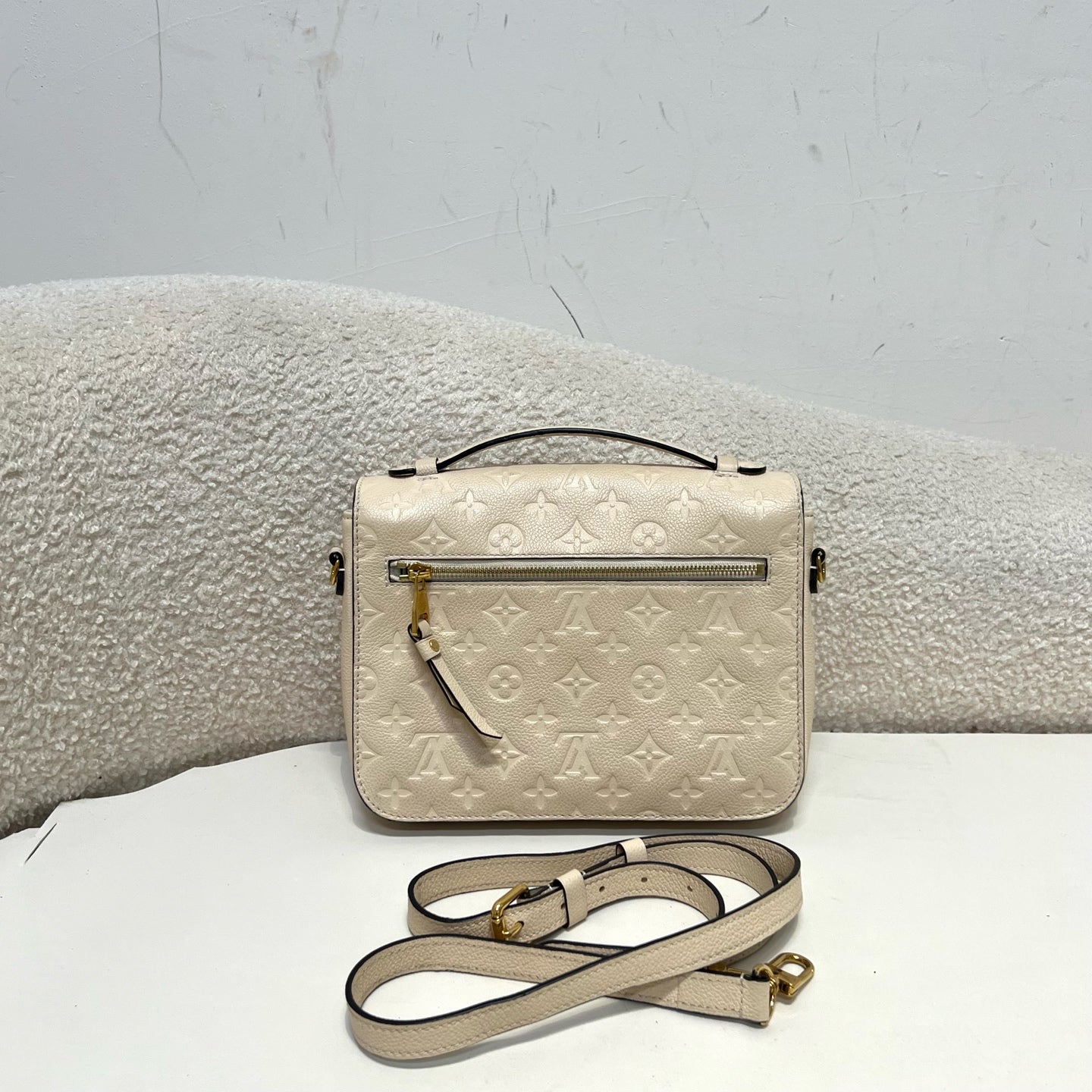 Louis Vuitton - Pochette Metis - Leather - Beige - (medium)