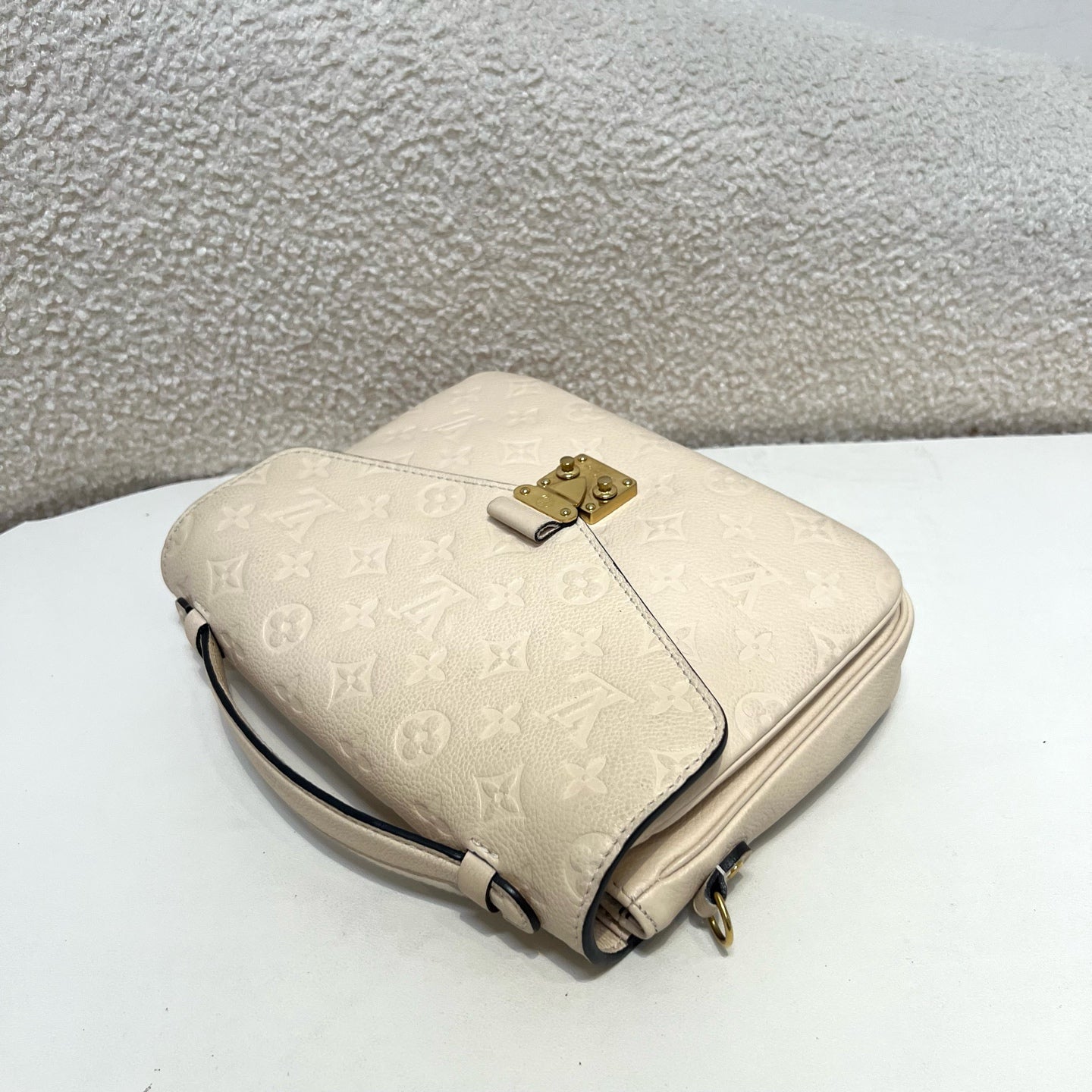 Louis Vuitton - Pochette Metis - Leather - Beige - (medium)