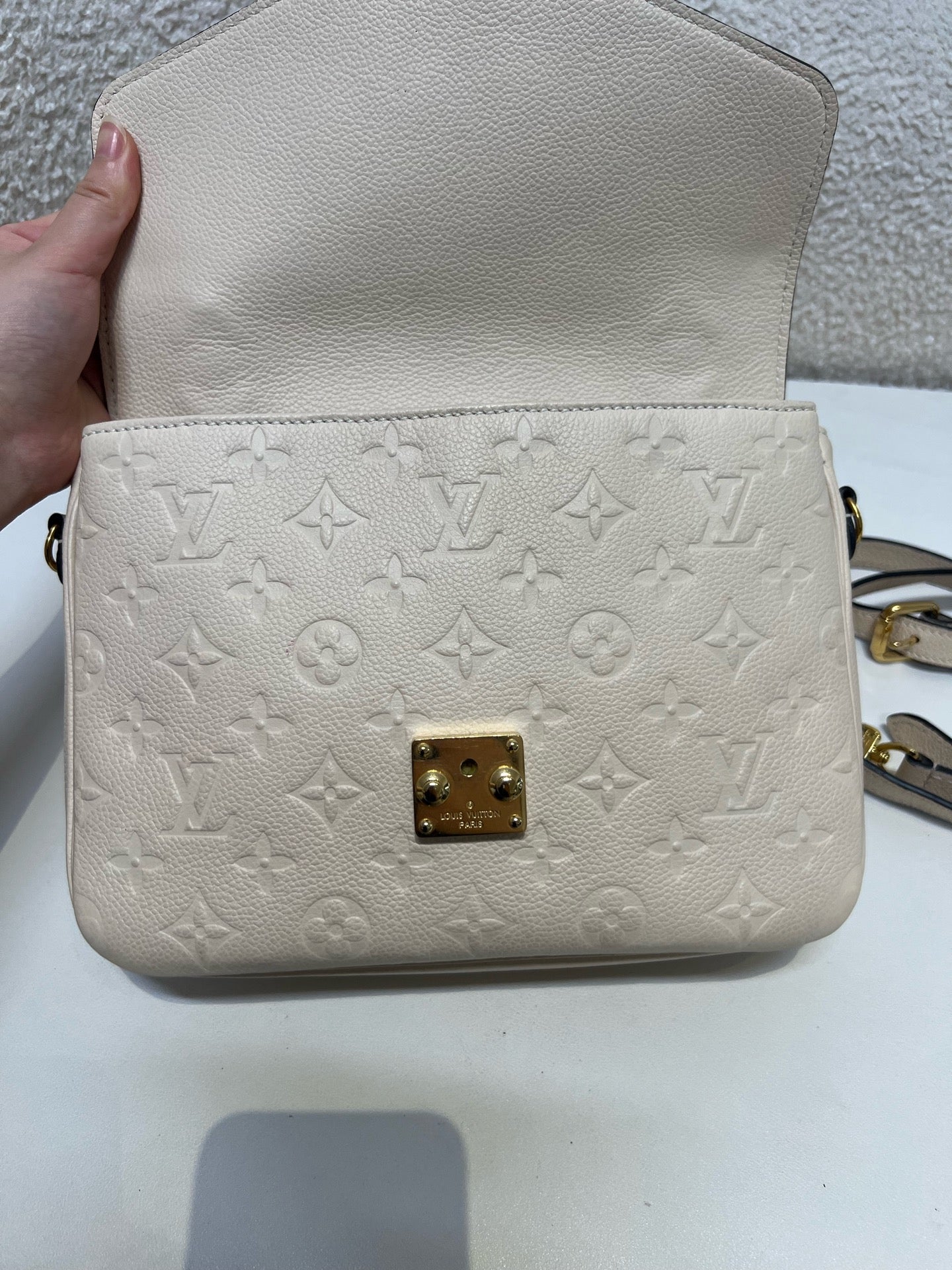 Louis Vuitton - Pochette Metis - Leather - Beige - (medium)