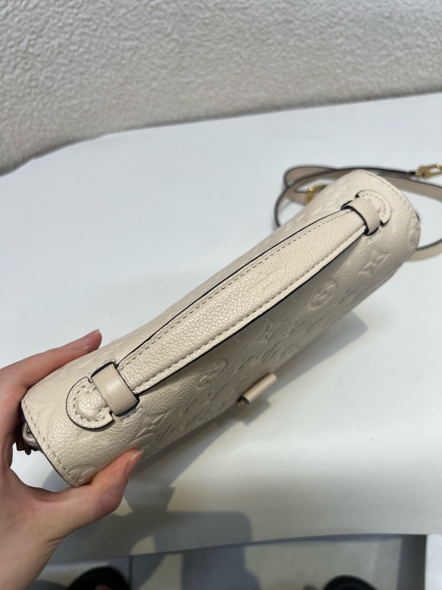 Louis Vuitton - Pochette Metis - Leather - Beige - (medium)