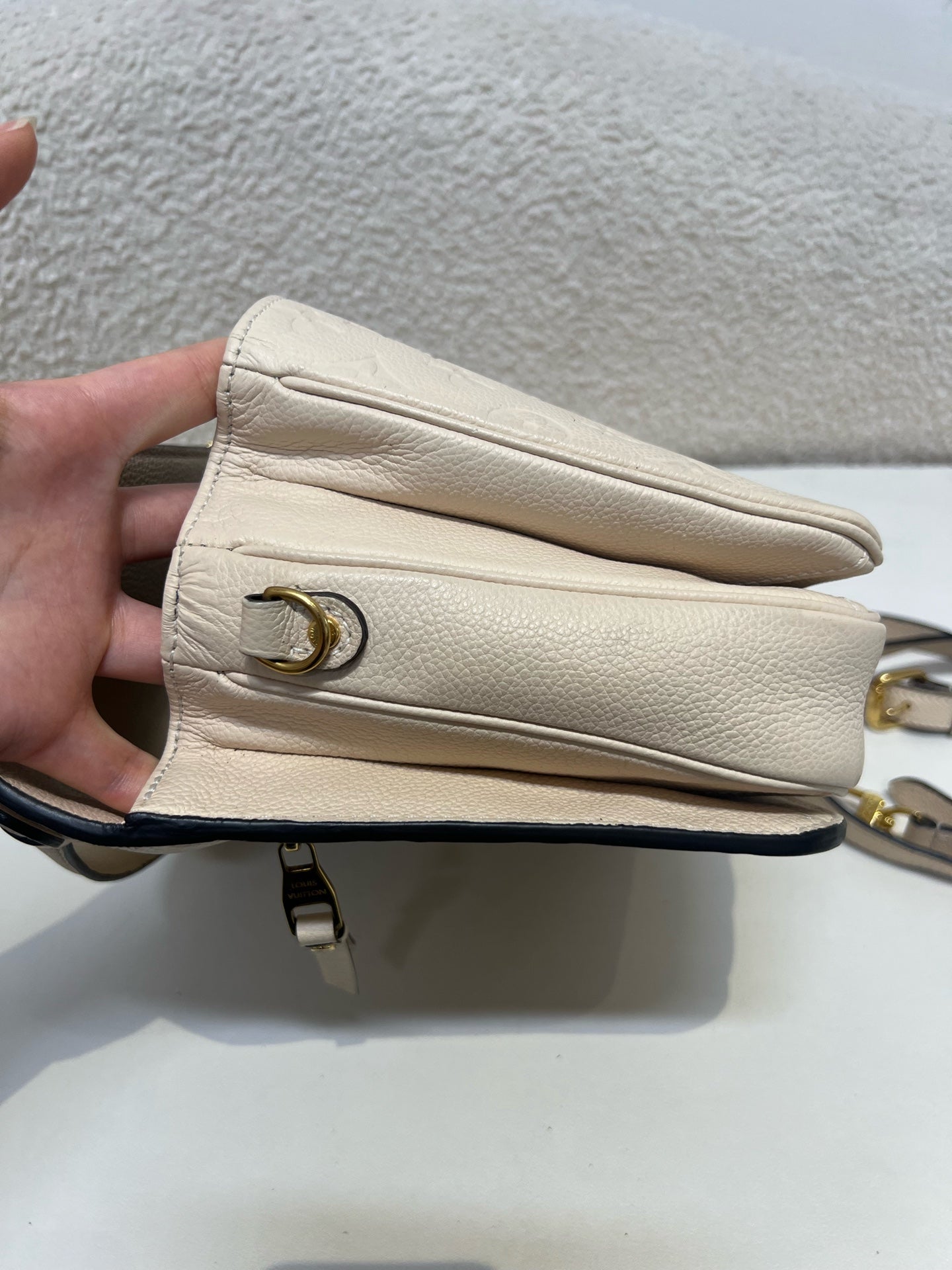 Louis Vuitton - Pochette Metis - Leather - Beige - (medium)