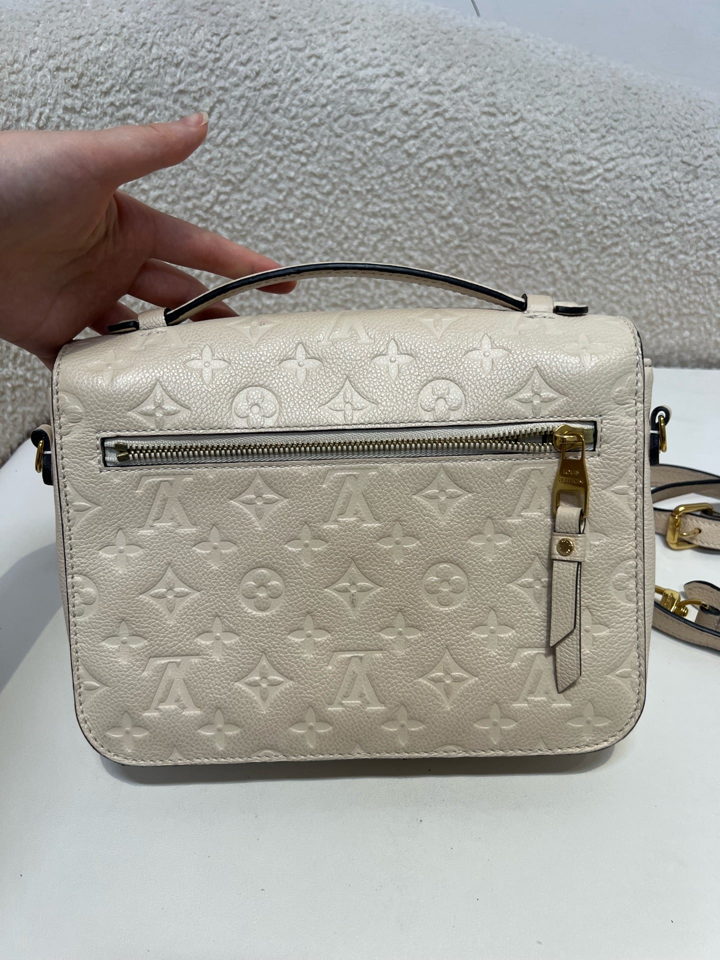 Louis Vuitton - Pochette Metis - Leather - Beige - (medium)