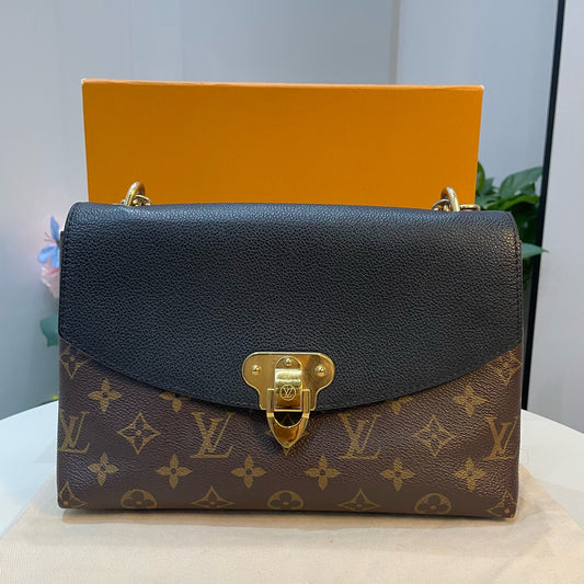 Louis Vuitton - Pochette Metis - Leather - Black - (medium)