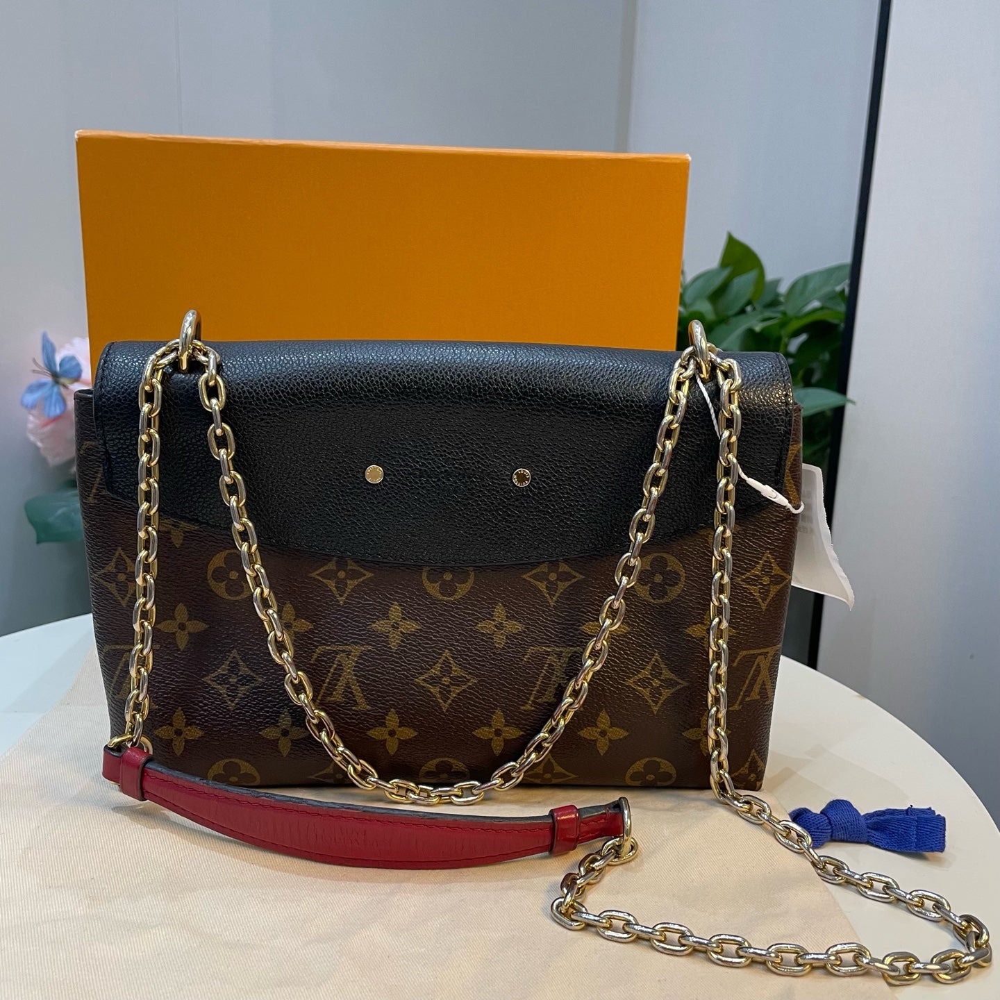 Louis Vuitton - Pochette Metis - Leather - Black - (medium)