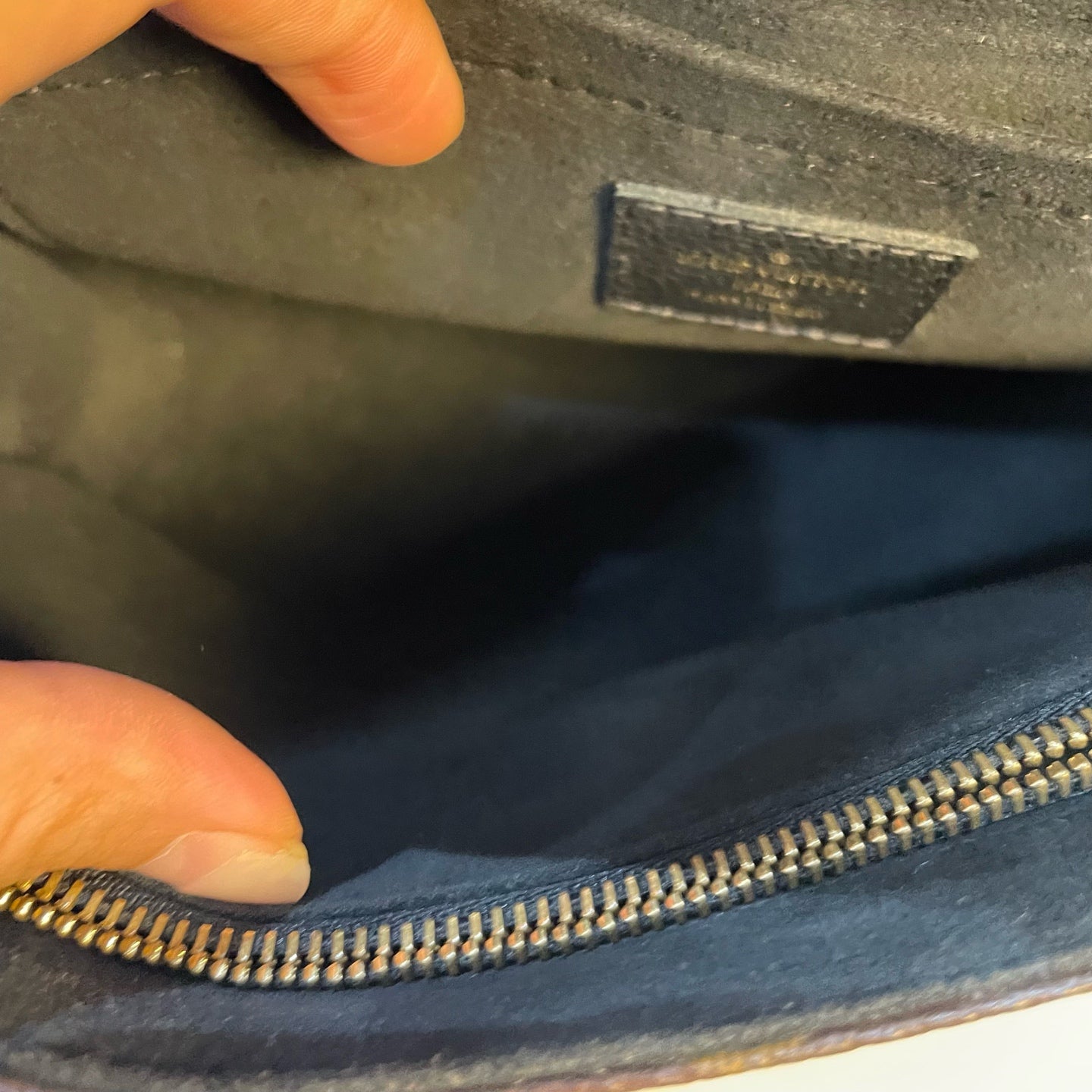 Louis Vuitton - Pochette Metis - Leather - Black - (medium)