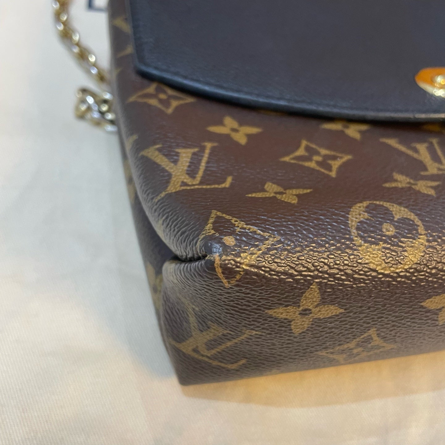 Louis Vuitton - Pochette Metis - Leather - Black - (medium)