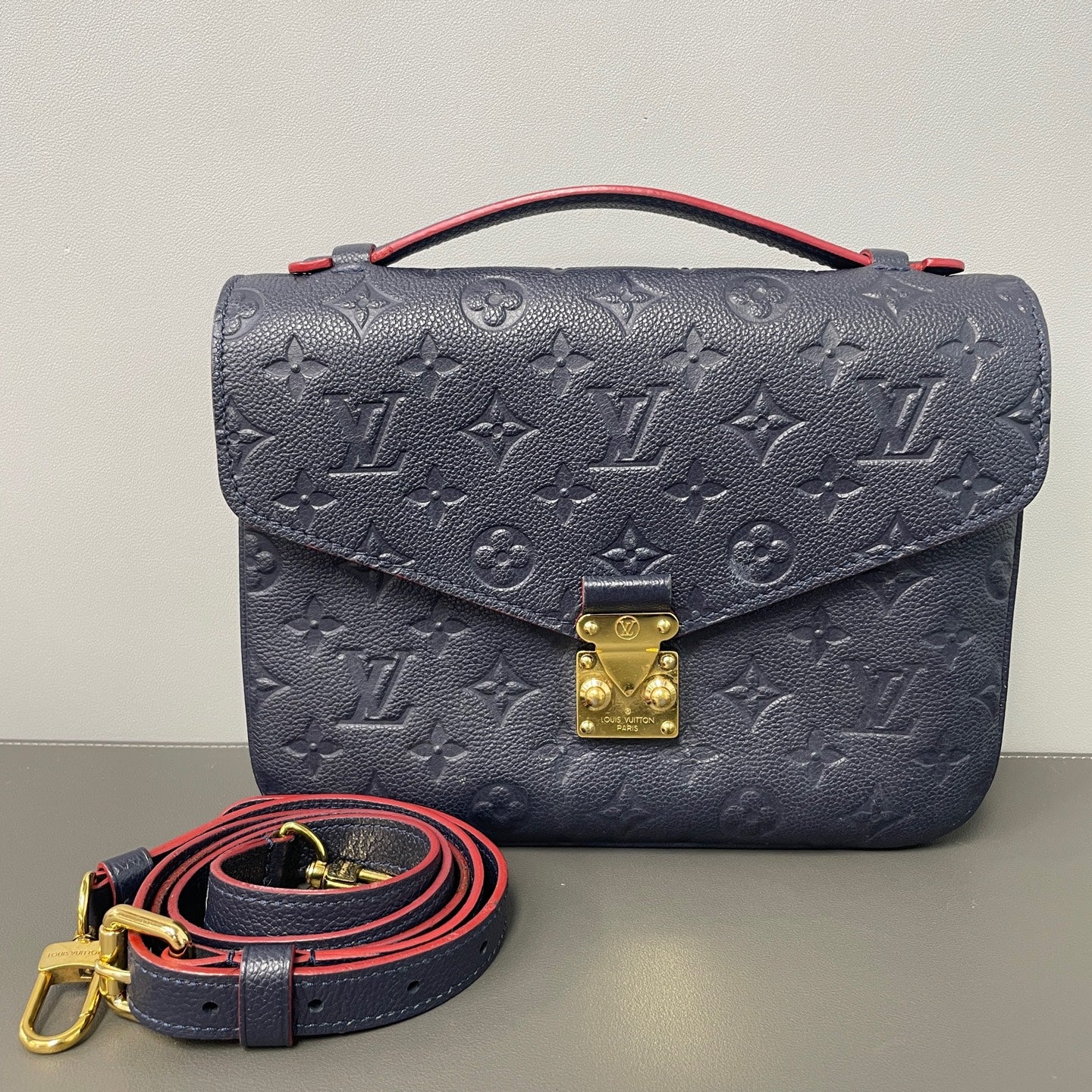 Louis Vuitton - Pochette Metis - Leather - Blue - (medium)