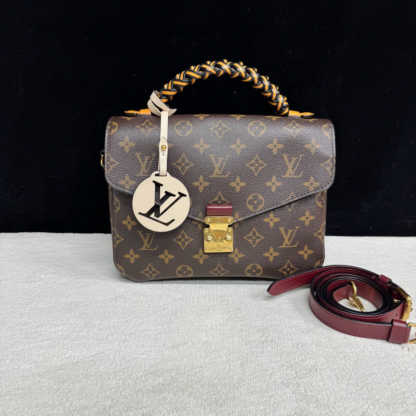 Louis Vuitton - Pochette Metis - Leather - Brown - (medium)