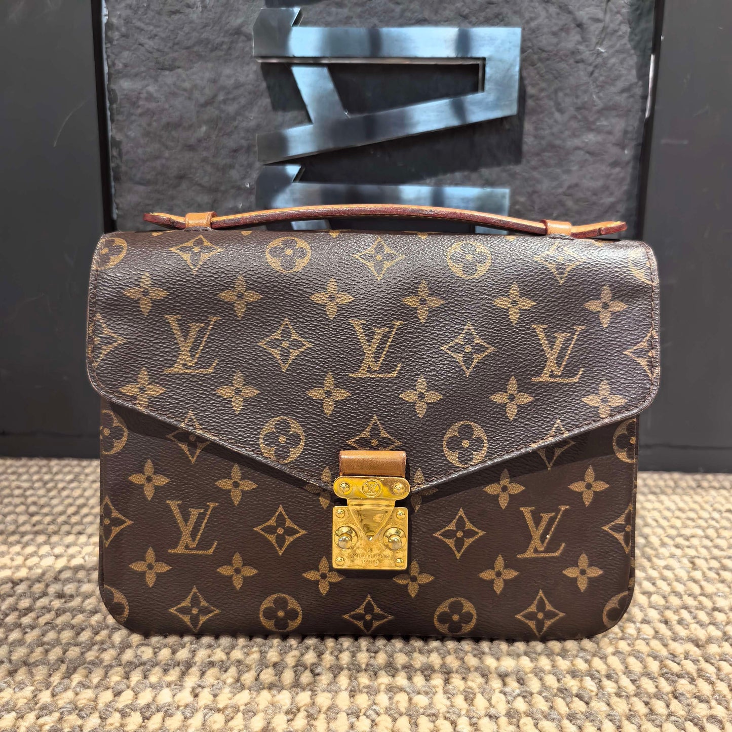 Louis Vuitton - Pochette Metis - Leather - Brown - (medium)
