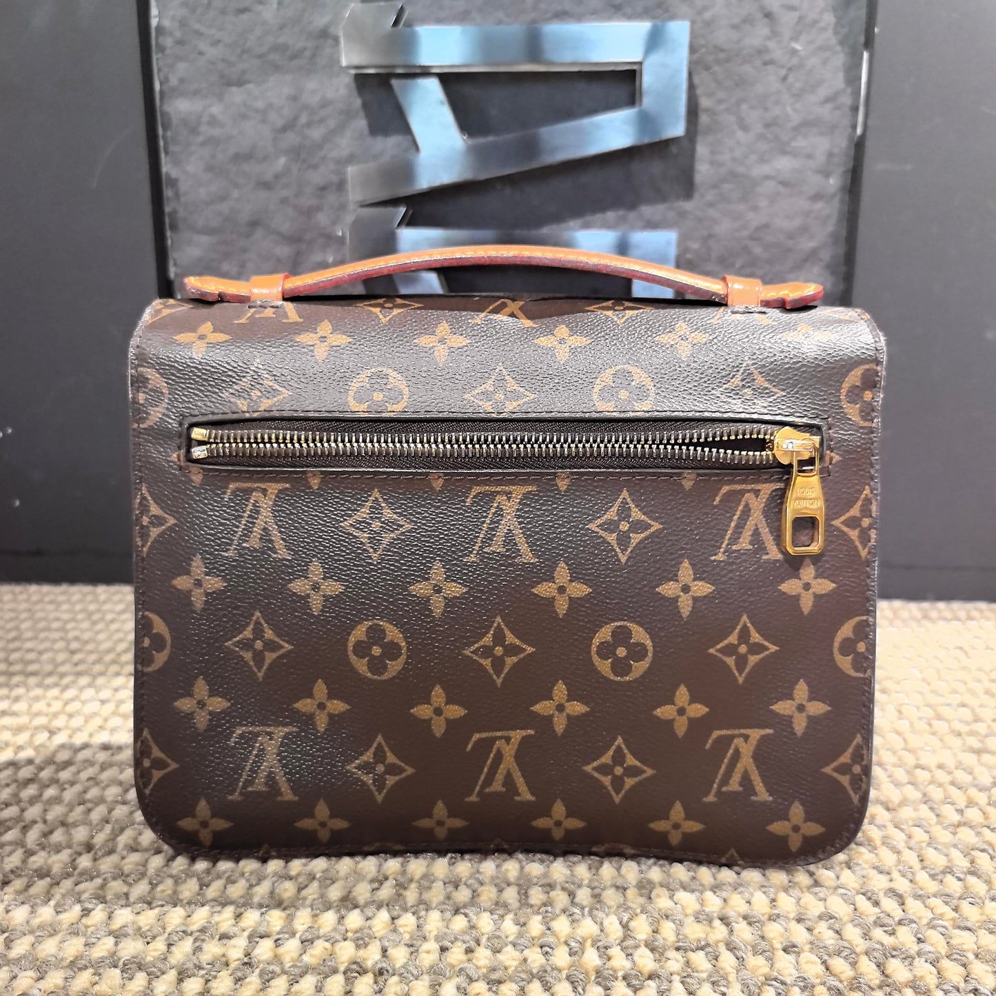 Louis Vuitton - Pochette Metis - Leather - Brown - (medium)