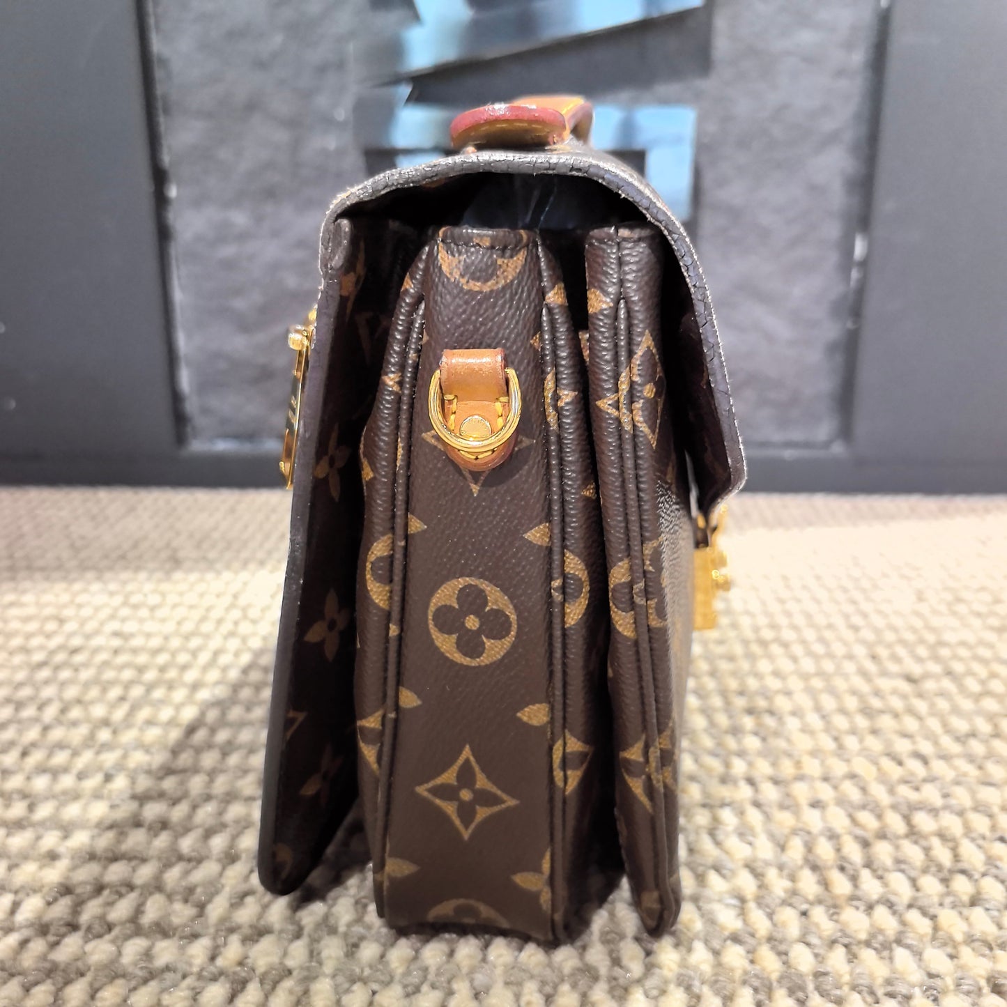 Louis Vuitton - Pochette Metis - Leather - Brown - (medium)