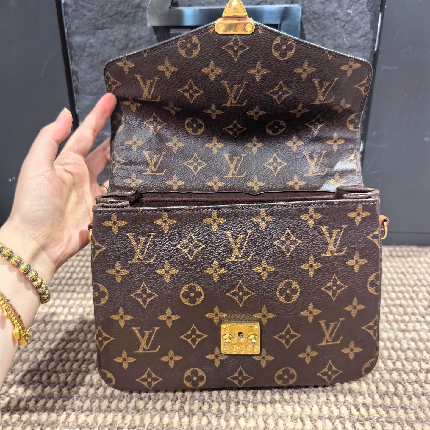 Louis Vuitton - Pochette Metis - Leather - Brown - (medium)