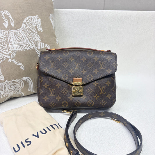 Louis Vuitton - Pochette Metis - Leather - Brown - (Small)