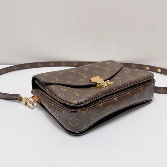 Louis Vuitton - Pochette Metis - Leather - Brown - (small)