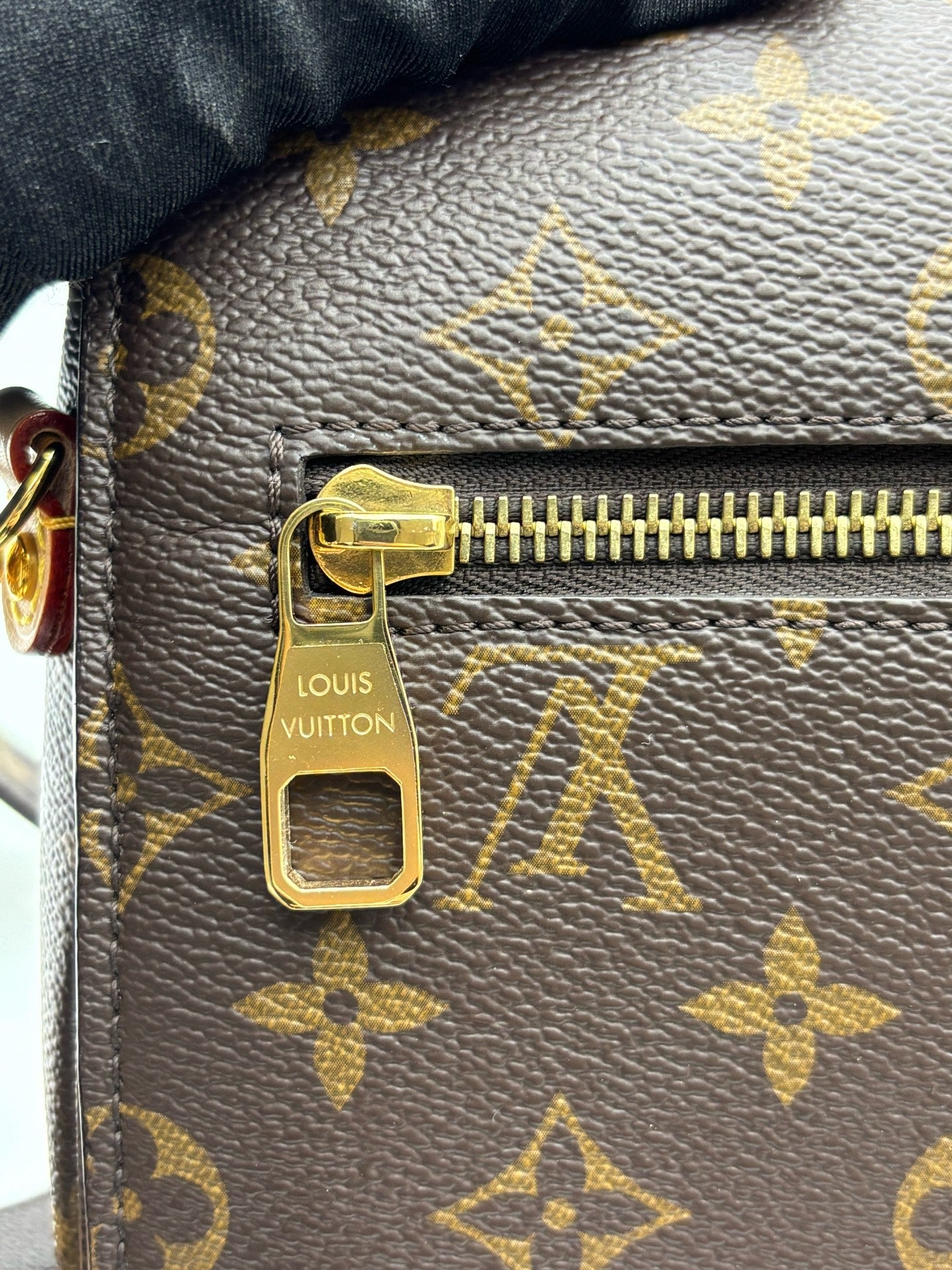 Louis Vuitton - Pochette Metis - Leather - Brown - (small)
