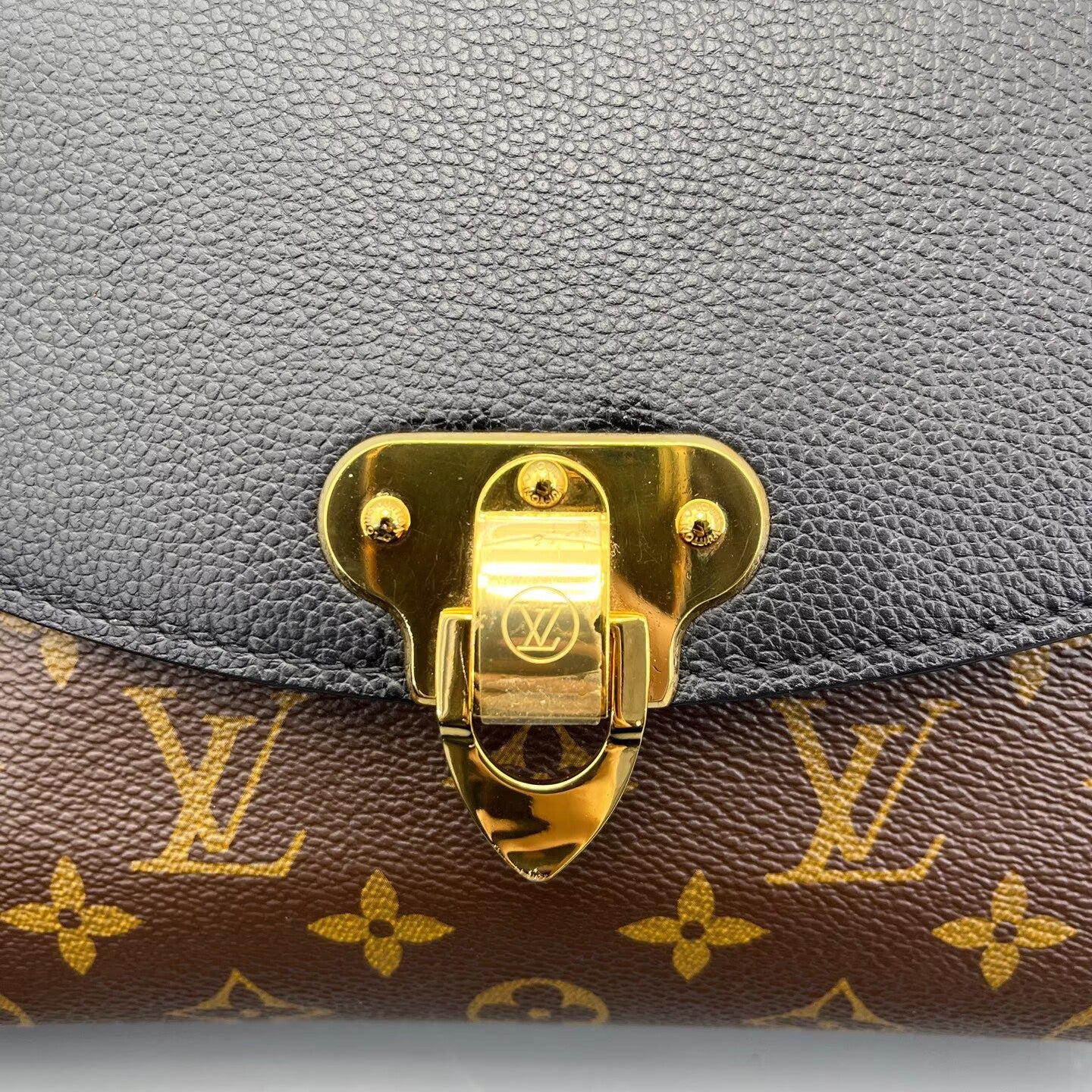 Louis Vuitton - Pochette Métis - Monogram canvas and grained leather - Black and Brown - (medium)