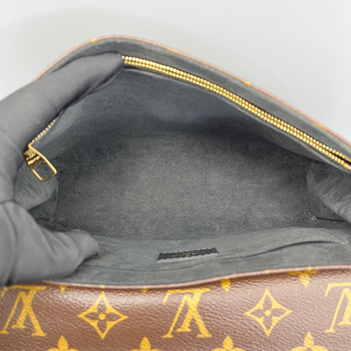 Louis Vuitton - Pochette Métis - Monogram canvas and grained leather - Black and Brown - (medium)