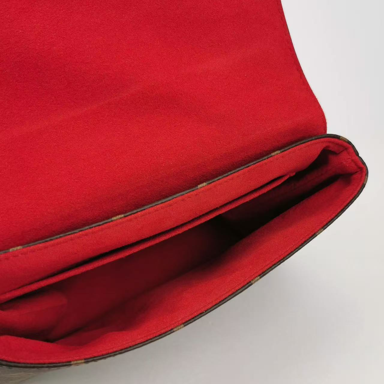 Louis Vuitton - Pochette Metis - Monogram coated canvas and smooth cowhide leather - Brown and Red with Gold-tone hardware - (medium)
