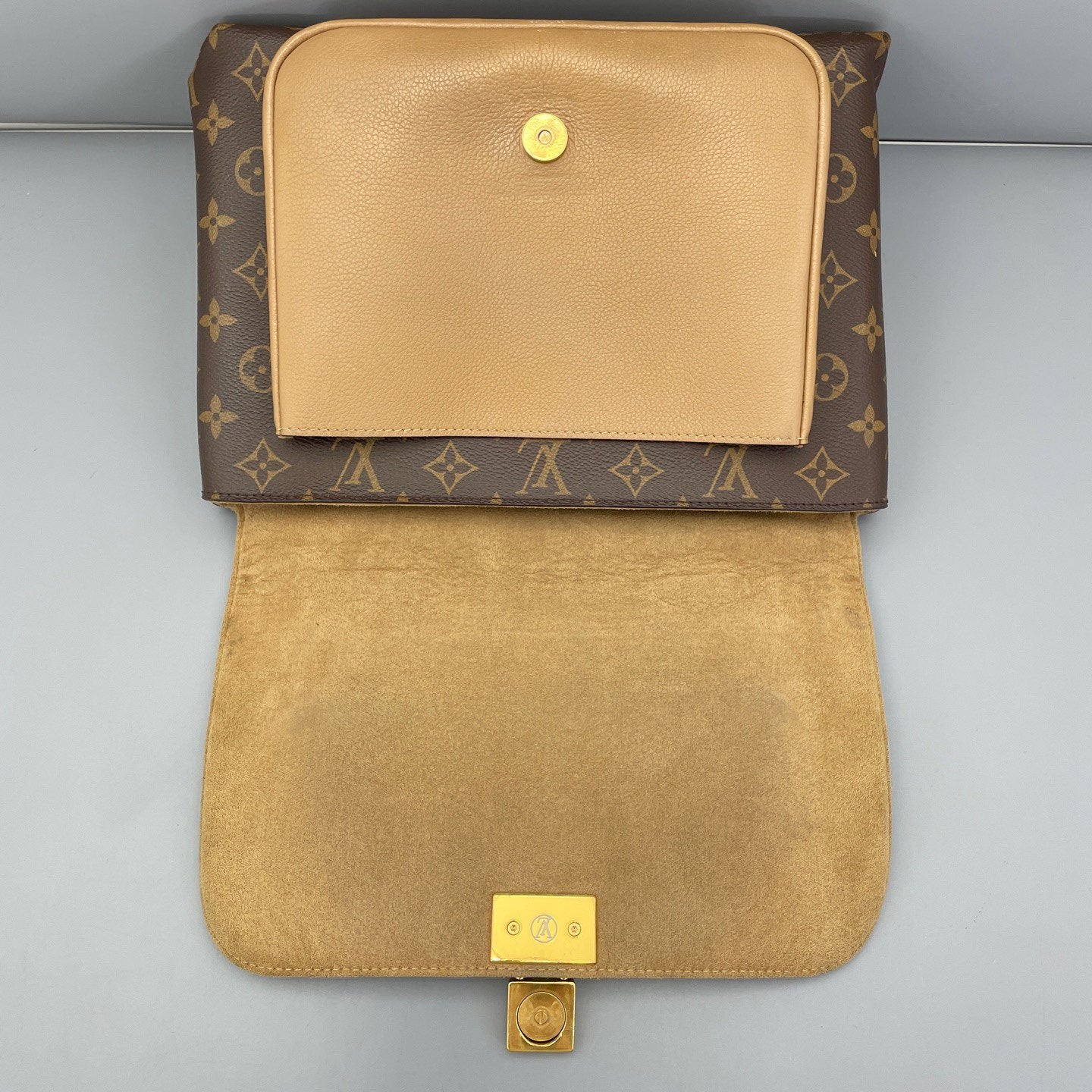Louis Vuitton - Pochette Métis - Monogram coated canvas with grained leather and Vachetta leather trim - Brown Monogram with Camel leather accents - (Medium)