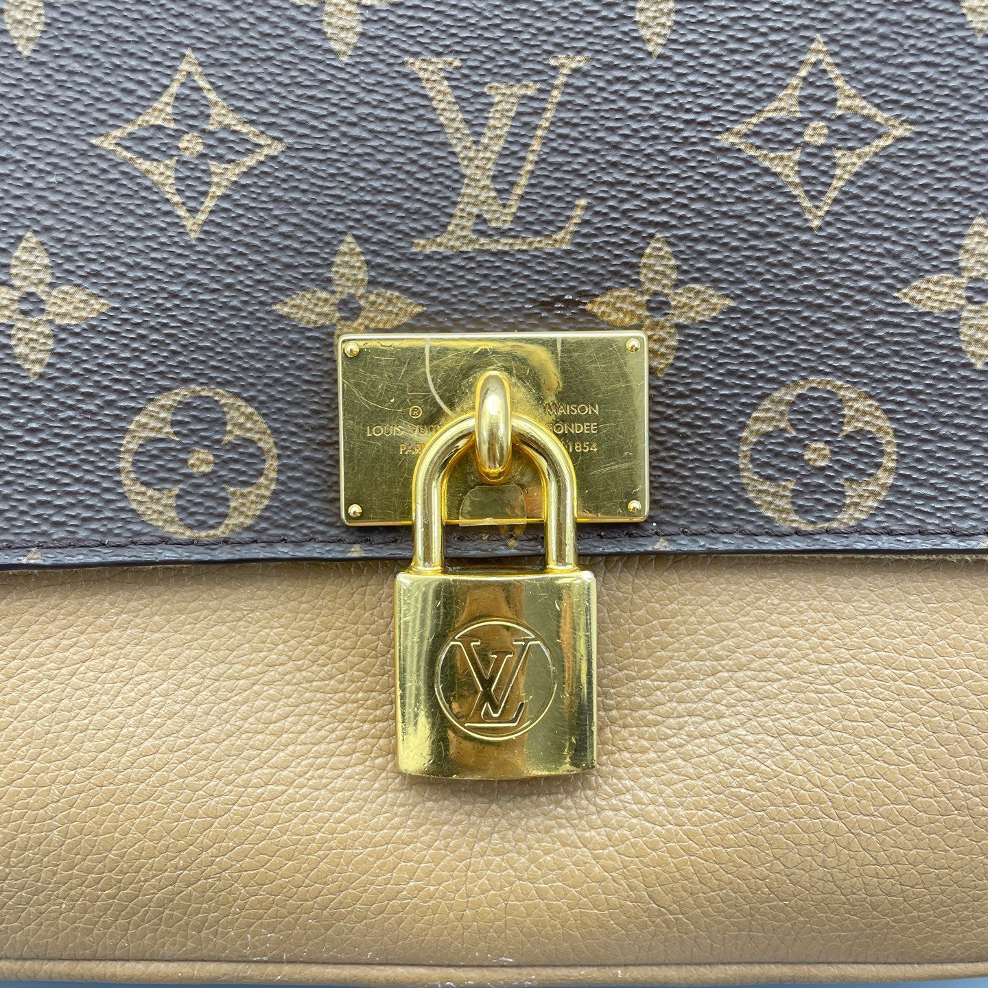 Louis Vuitton - Pochette Métis - Monogram coated canvas with grained leather and Vachetta leather trim - Brown Monogram with Camel leather accents - (Medium)