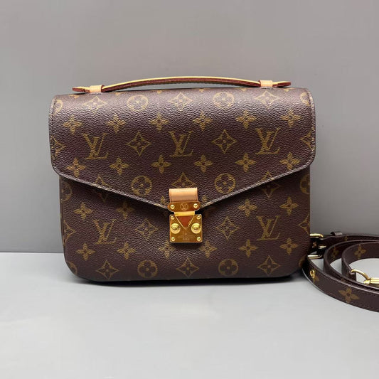 Louis Vuitton - Pochette Métis - Monogram coated canvas with natural cowhide leather trim - Brown - (Small)