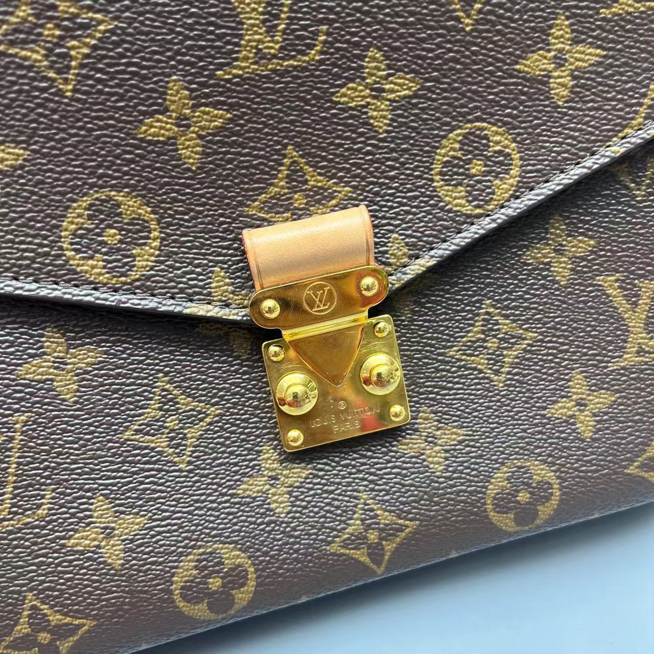Louis Vuitton - Pochette Métis - Monogram coated canvas with natural cowhide leather trim - Brown - (Small)