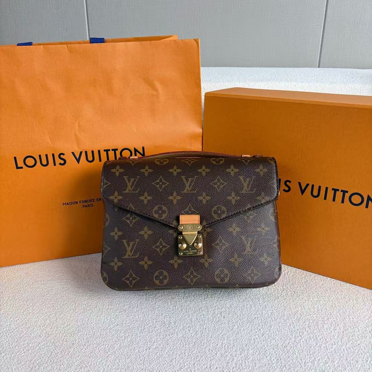 Louis Vuitton - Pochette Metis - Monogram coated canvas with vachetta leather trim - Brown - (Medium)