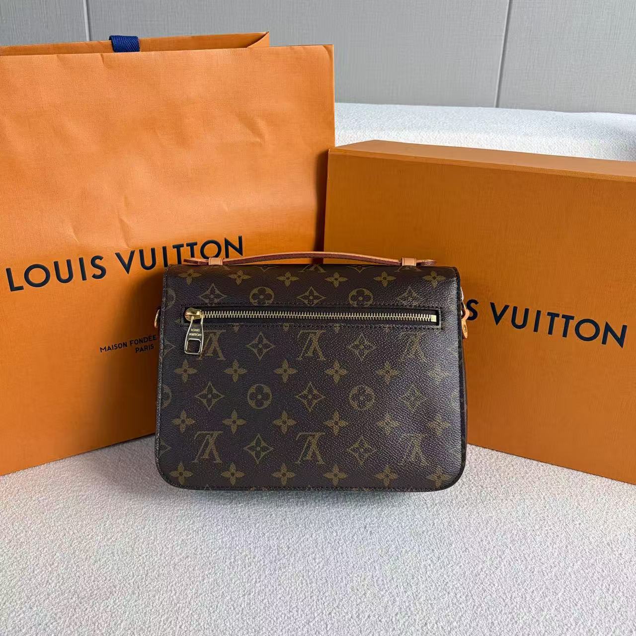 Louis Vuitton - Pochette Metis - Monogram coated canvas with vachetta leather trim - Brown - (Medium)