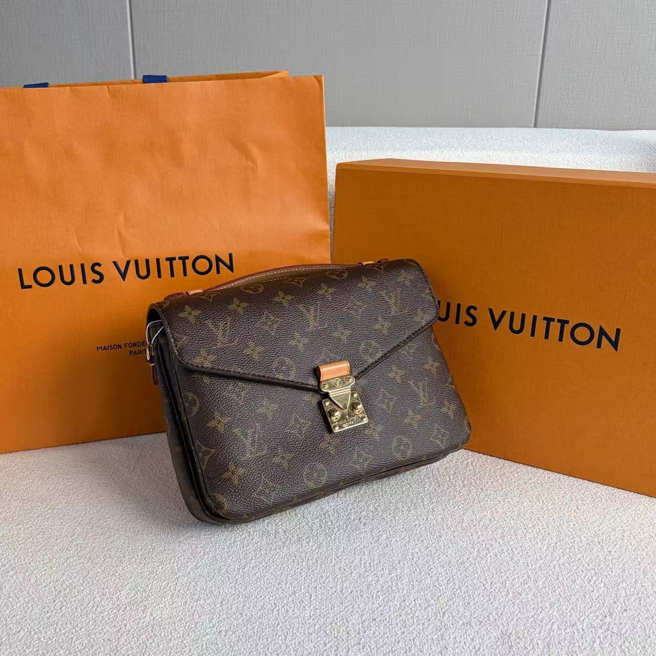 Louis Vuitton - Pochette Metis - Monogram coated canvas with vachetta leather trim - Brown - (Medium)