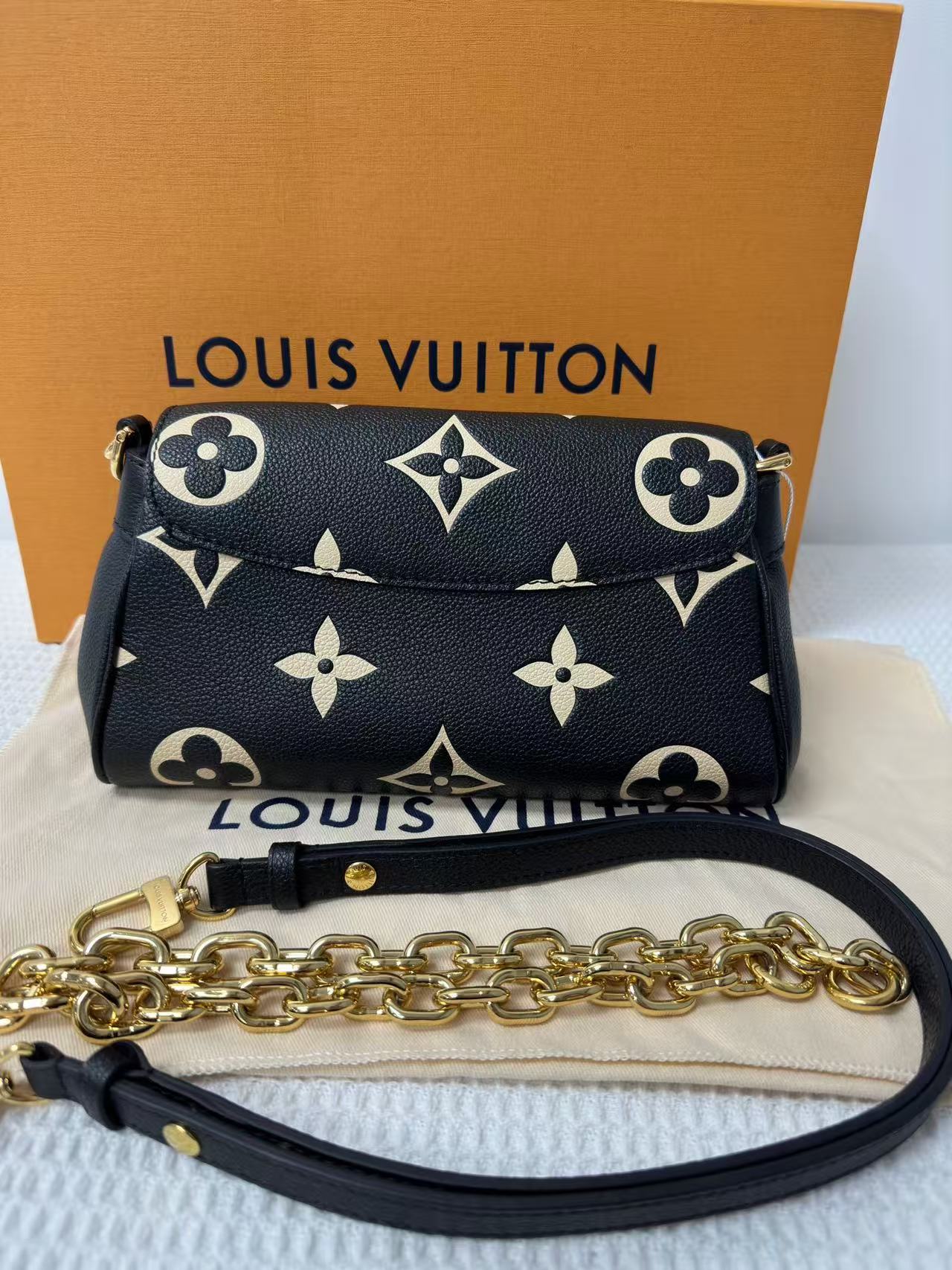 Louis Vuitton - Pochette Metis - Monogram Empreinte Leather - Black - (medium)