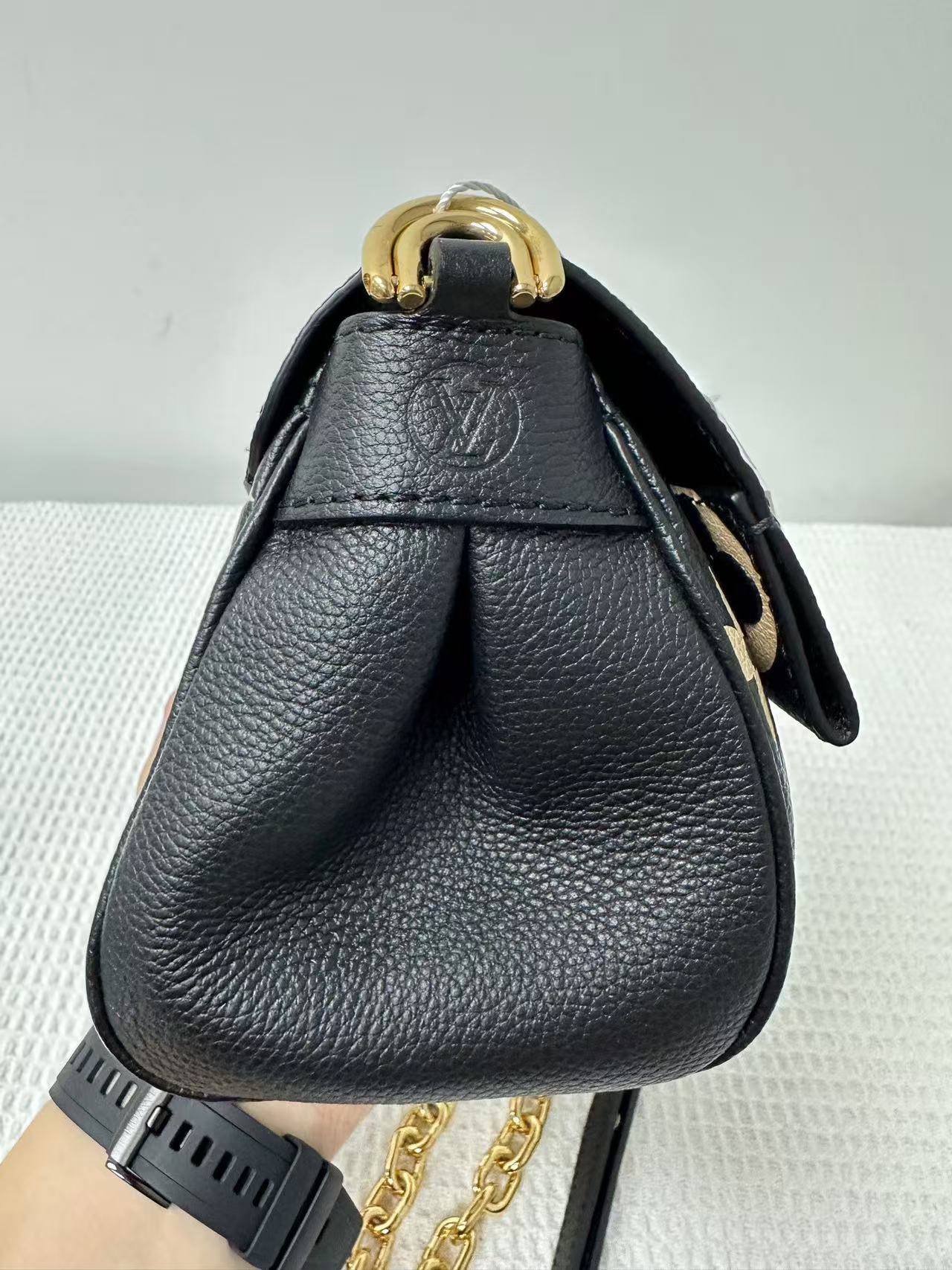 Louis Vuitton - Pochette Metis - Monogram Empreinte Leather - Black - (medium)