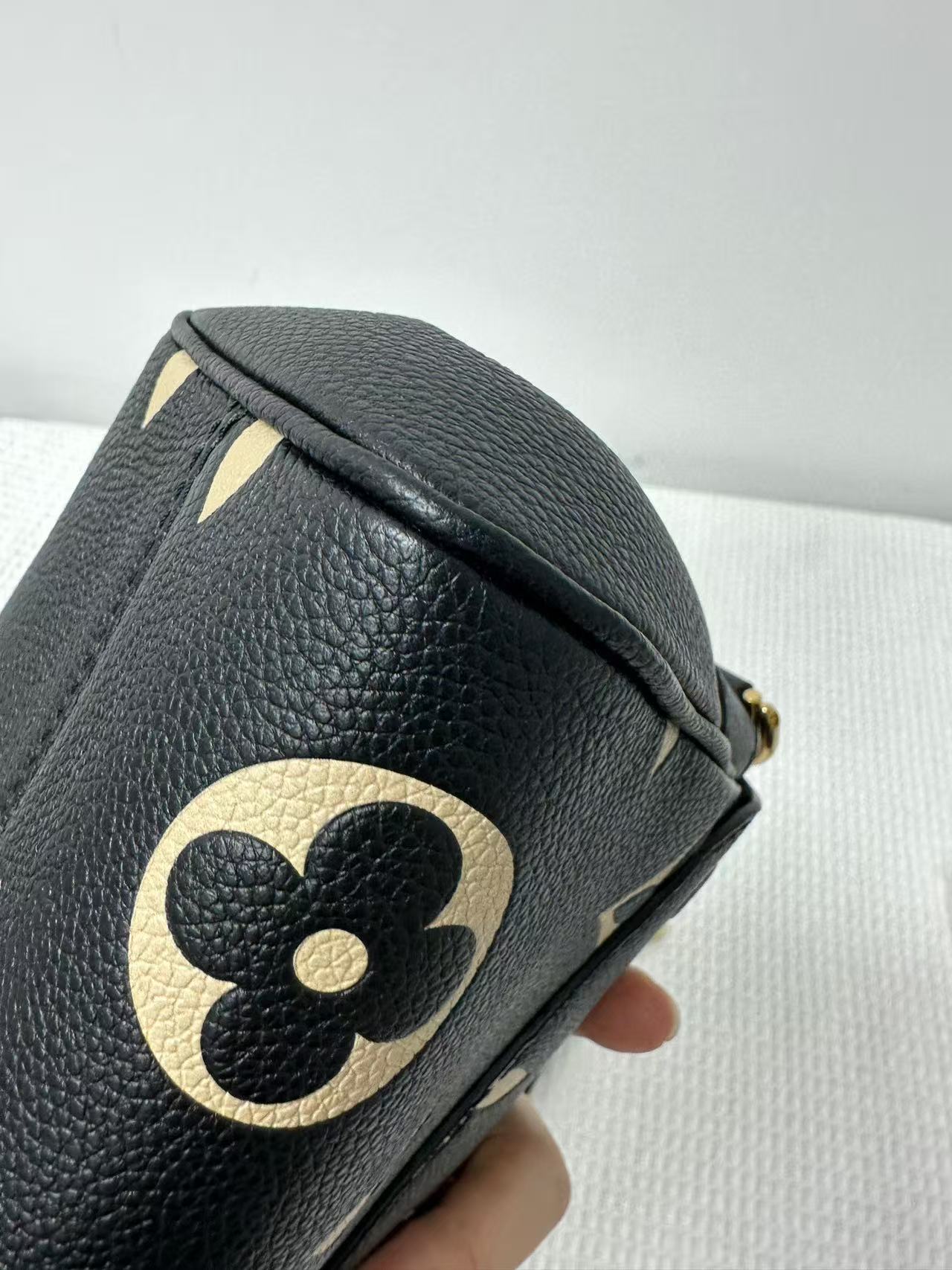 Louis Vuitton - Pochette Metis - Monogram Empreinte Leather - Black - (medium)