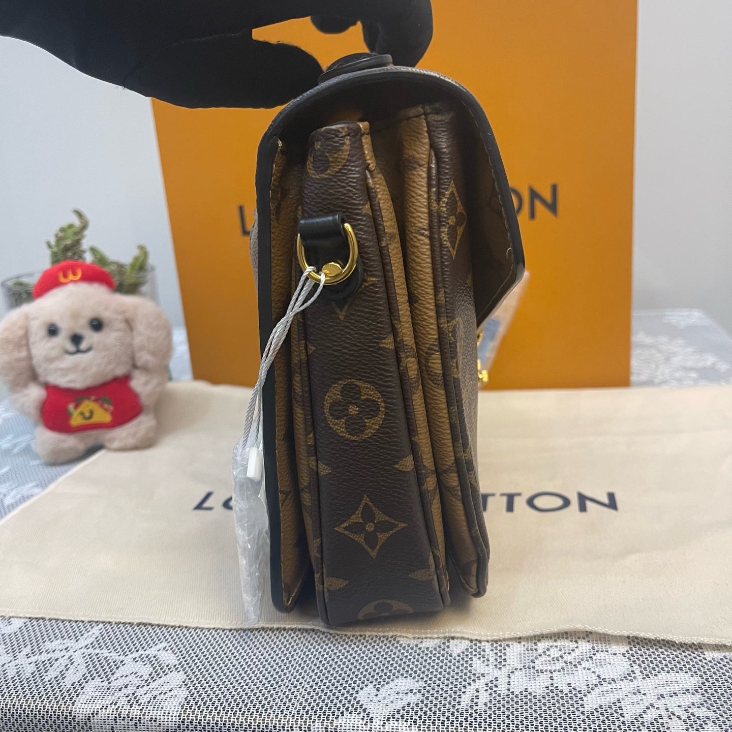 Louis Vuitton - Pochette Métis Monogram Reverse - Monogram coated canvas with leather trim - Brown and Tan with Black trim and Gold-Tone Hardware - (Small)