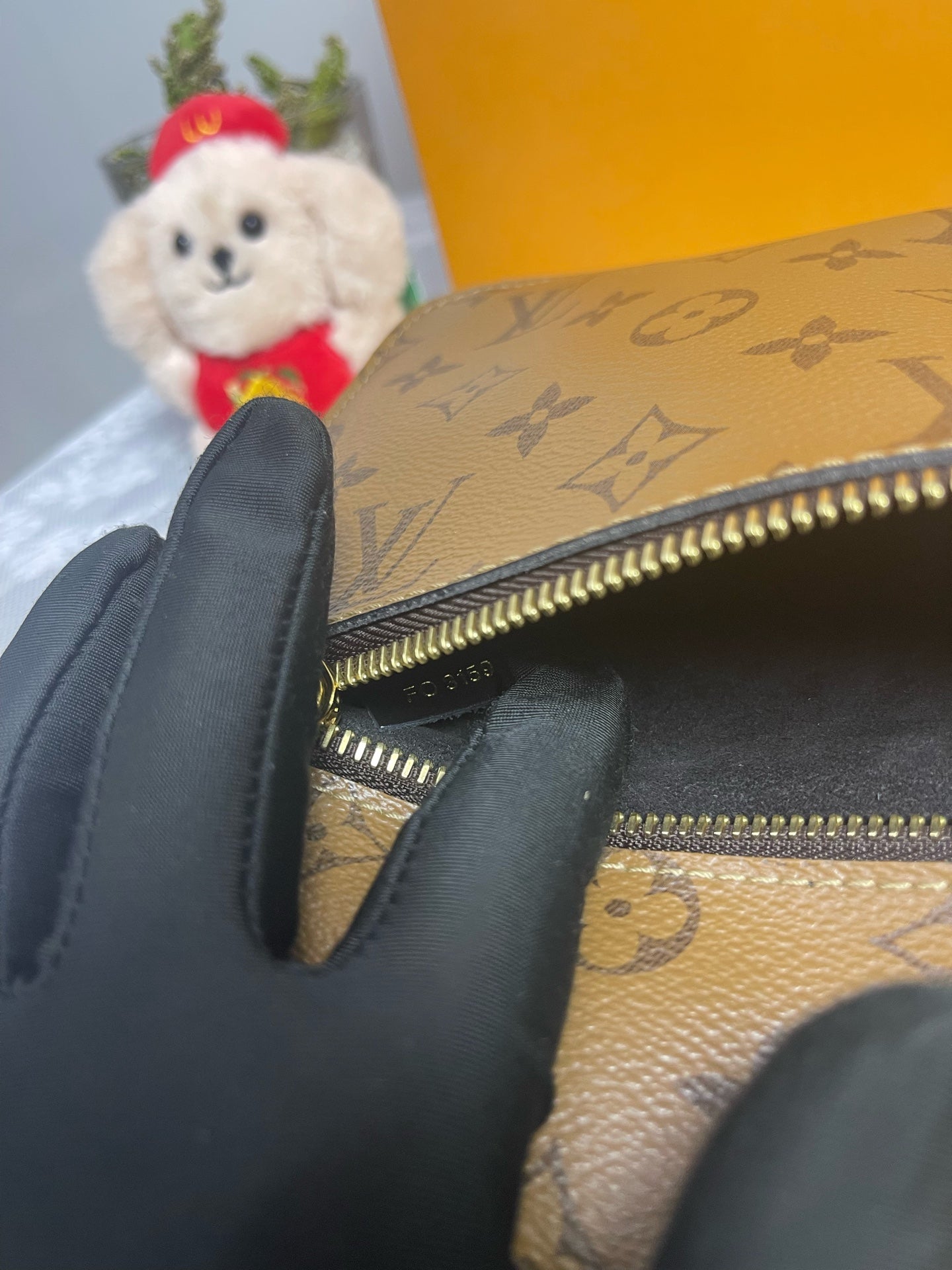 Louis Vuitton - Pochette Métis Monogram Reverse - Monogram coated canvas with leather trim - Brown and Tan with Black trim and Gold-Tone Hardware - (Small)