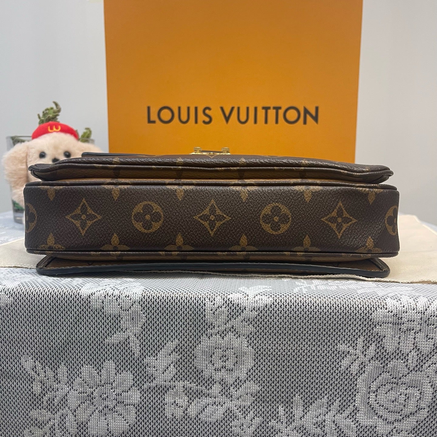 Louis Vuitton - Pochette Métis Monogram Reverse - Monogram coated canvas with leather trim - Brown and Tan with Black trim and Gold-Tone Hardware - (Small)