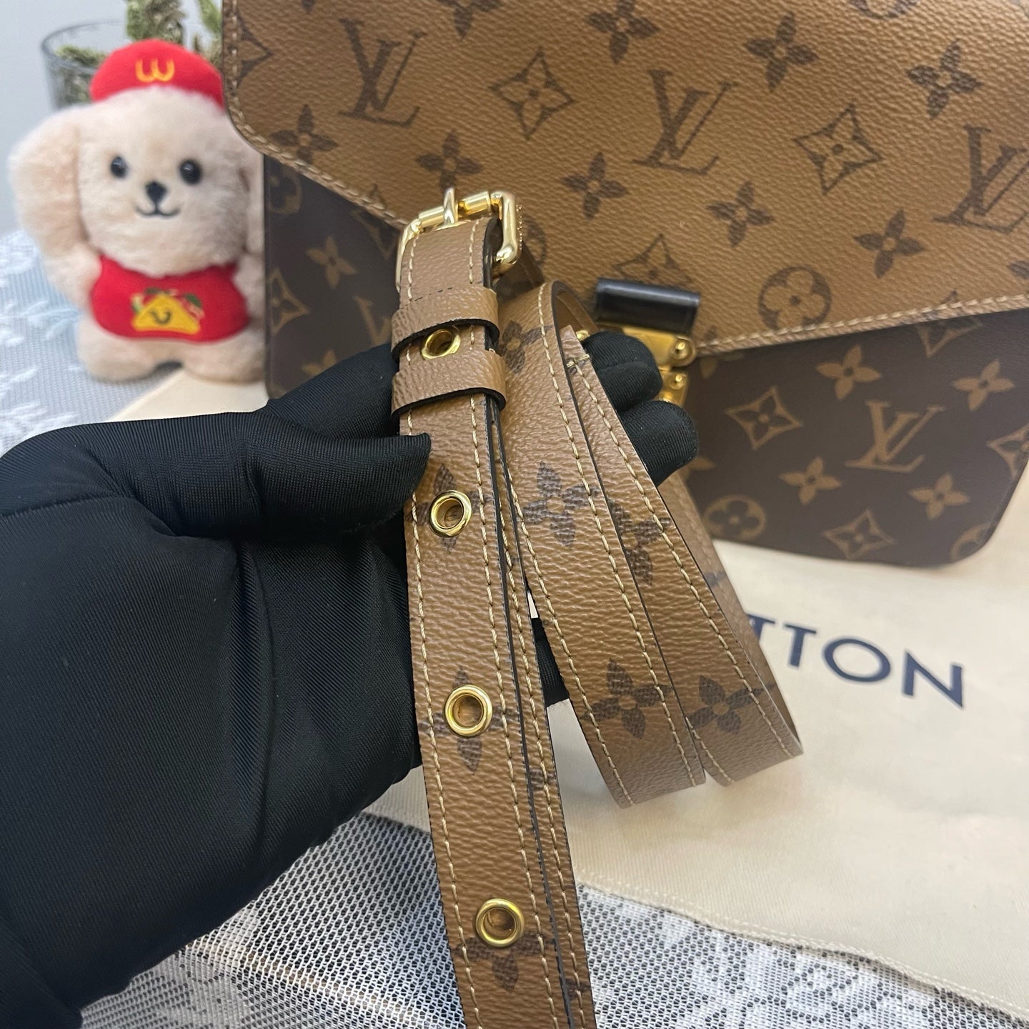 Louis Vuitton - Pochette Métis Monogram Reverse - Monogram coated canvas with leather trim - Brown and Tan with Black trim and Gold-Tone Hardware - (Small)