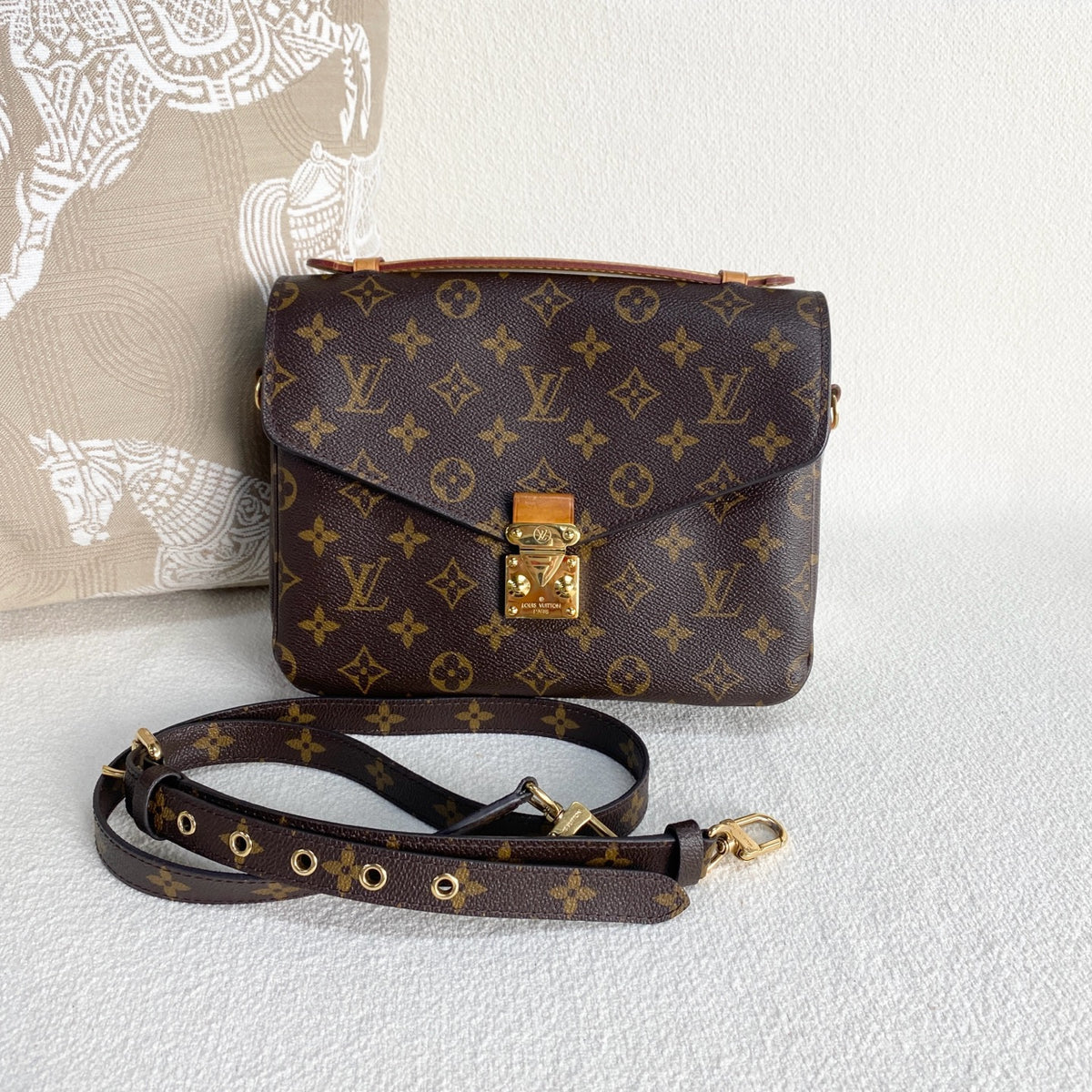 Louis Vuitton - Pochette Metis - Synthetic - Brown - (small)