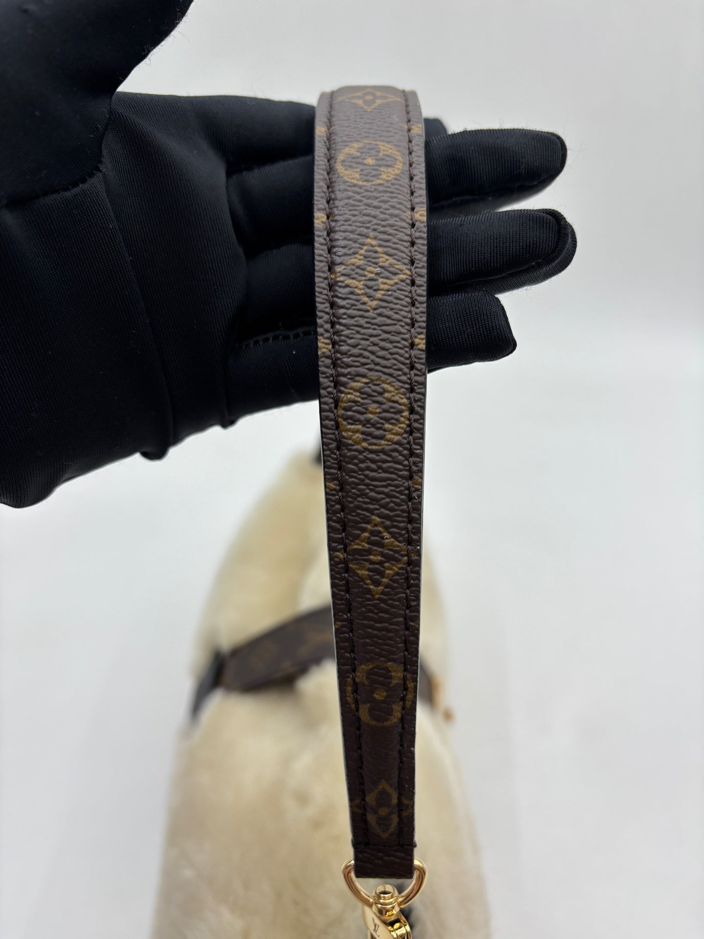 Louis Vuitton - Pochette Mia 25 Ski Collection - Wool - Beige - (small)