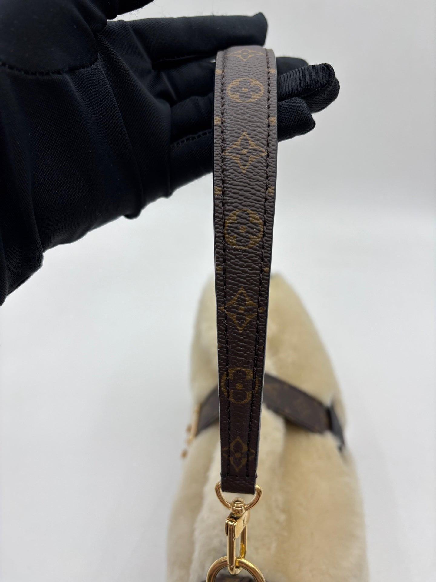 Louis Vuitton - Pochette Mia 25 Ski Collection - Wool - Beige - (small)